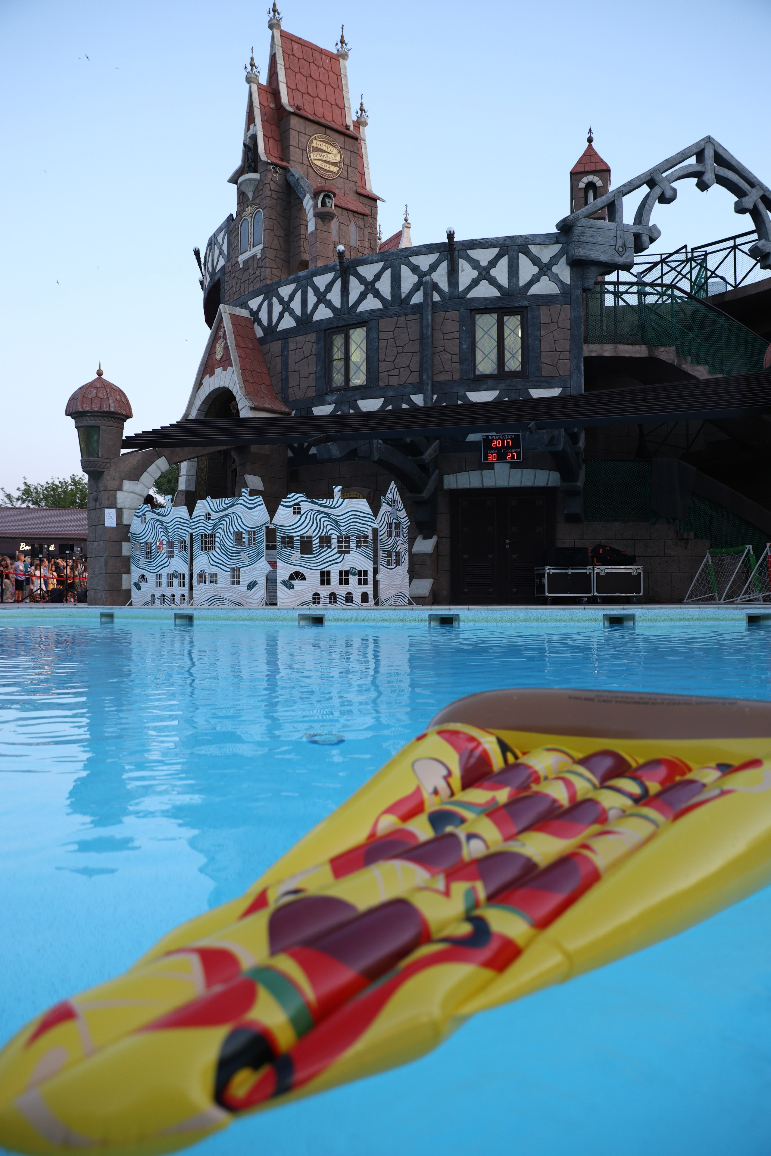 бассейн в отеле довиль в анапе