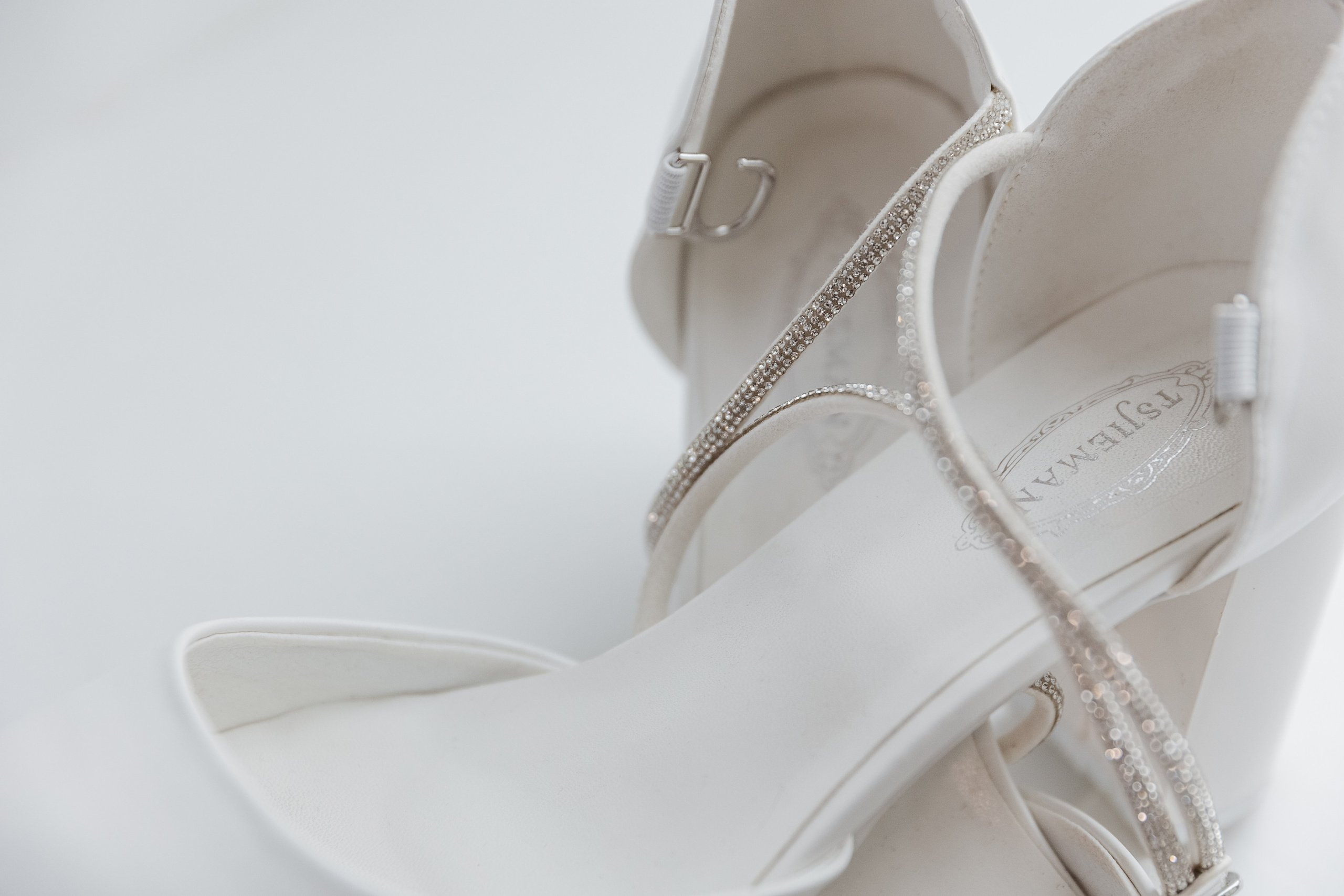 Волшебство уходит — Знаю. — И что мы будем делать? — Наслаждаться моментом. Свадебный фотограф в Санкт-Петербурге