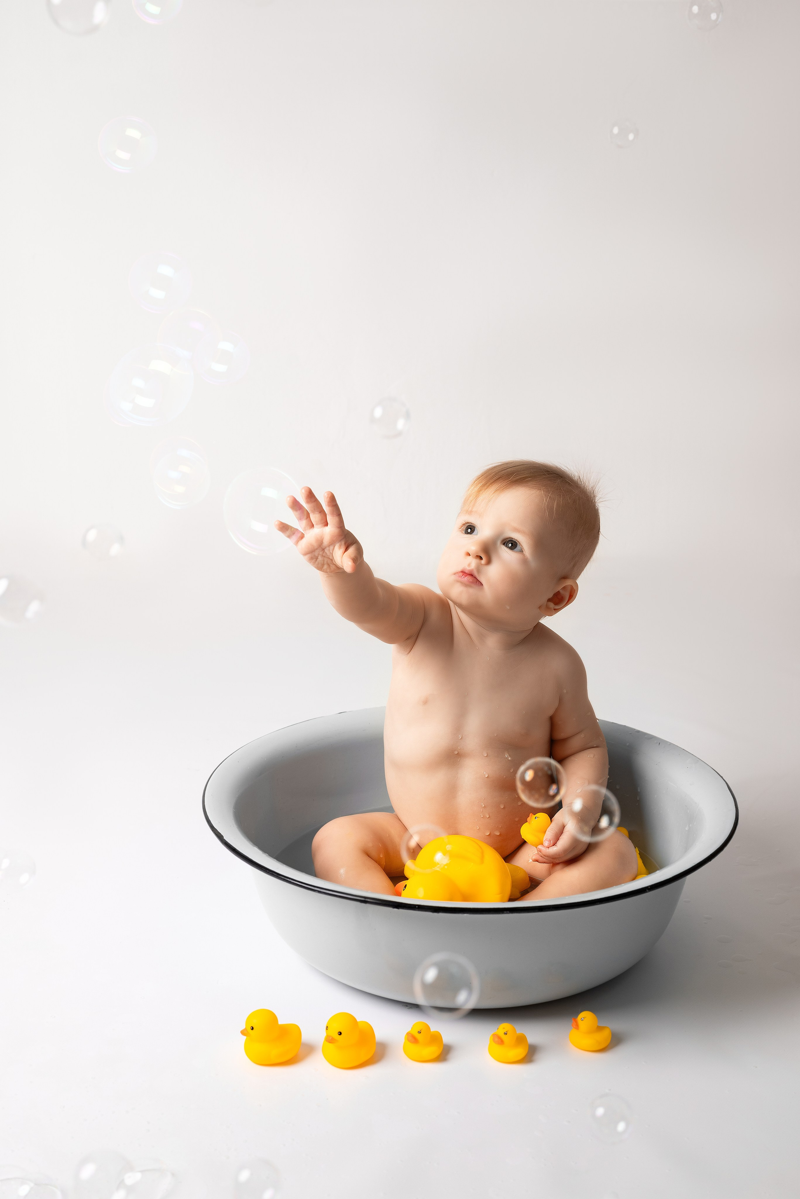 Фотосессия годовасия с купанием. Фотограф новорожденных в Норильске Виктория Шагалиева