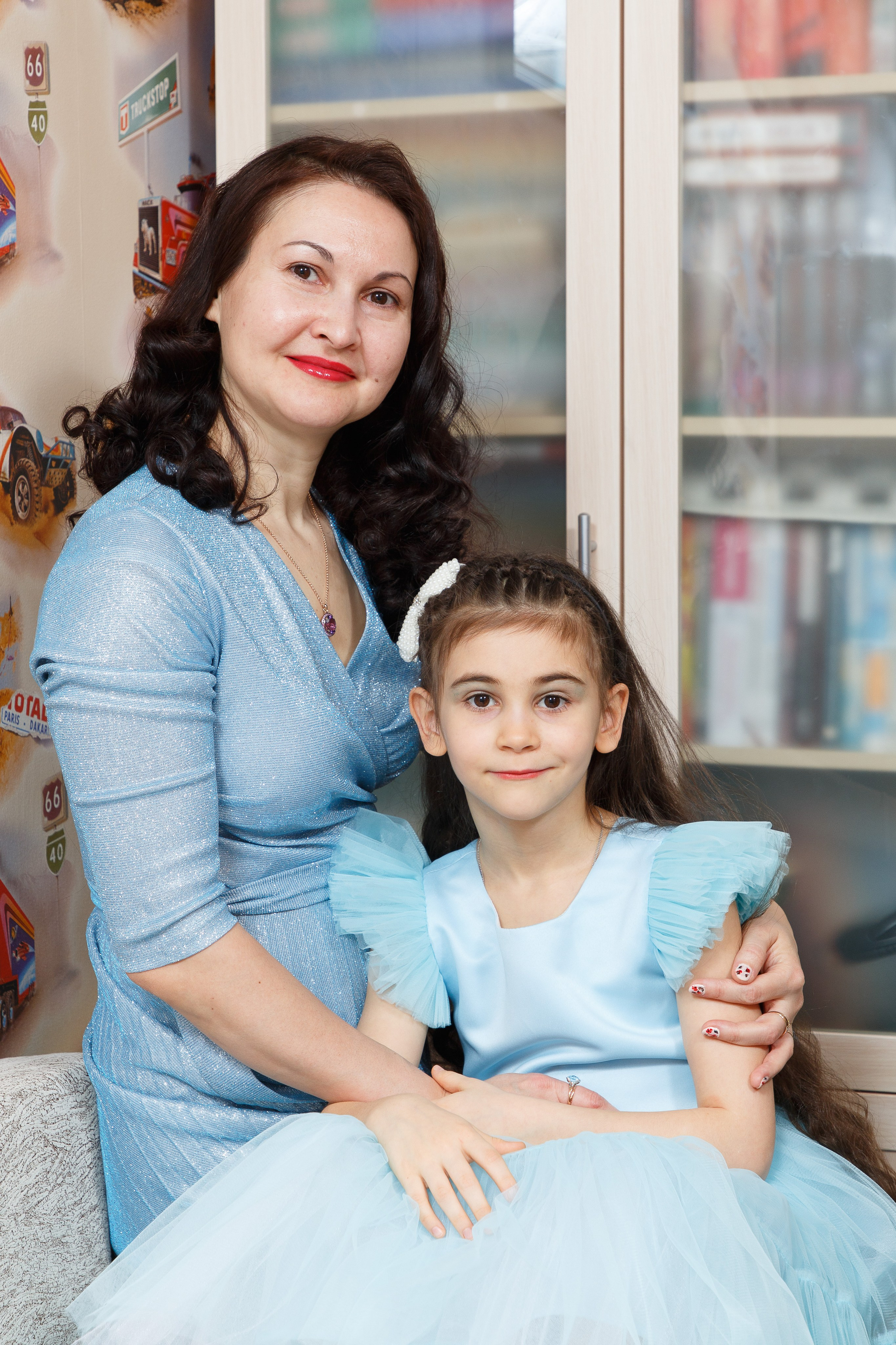 Юля Сергей Настя Олег и Серёжка ч.2. Школьные выпускные альбомы в Москве Марина Николаева