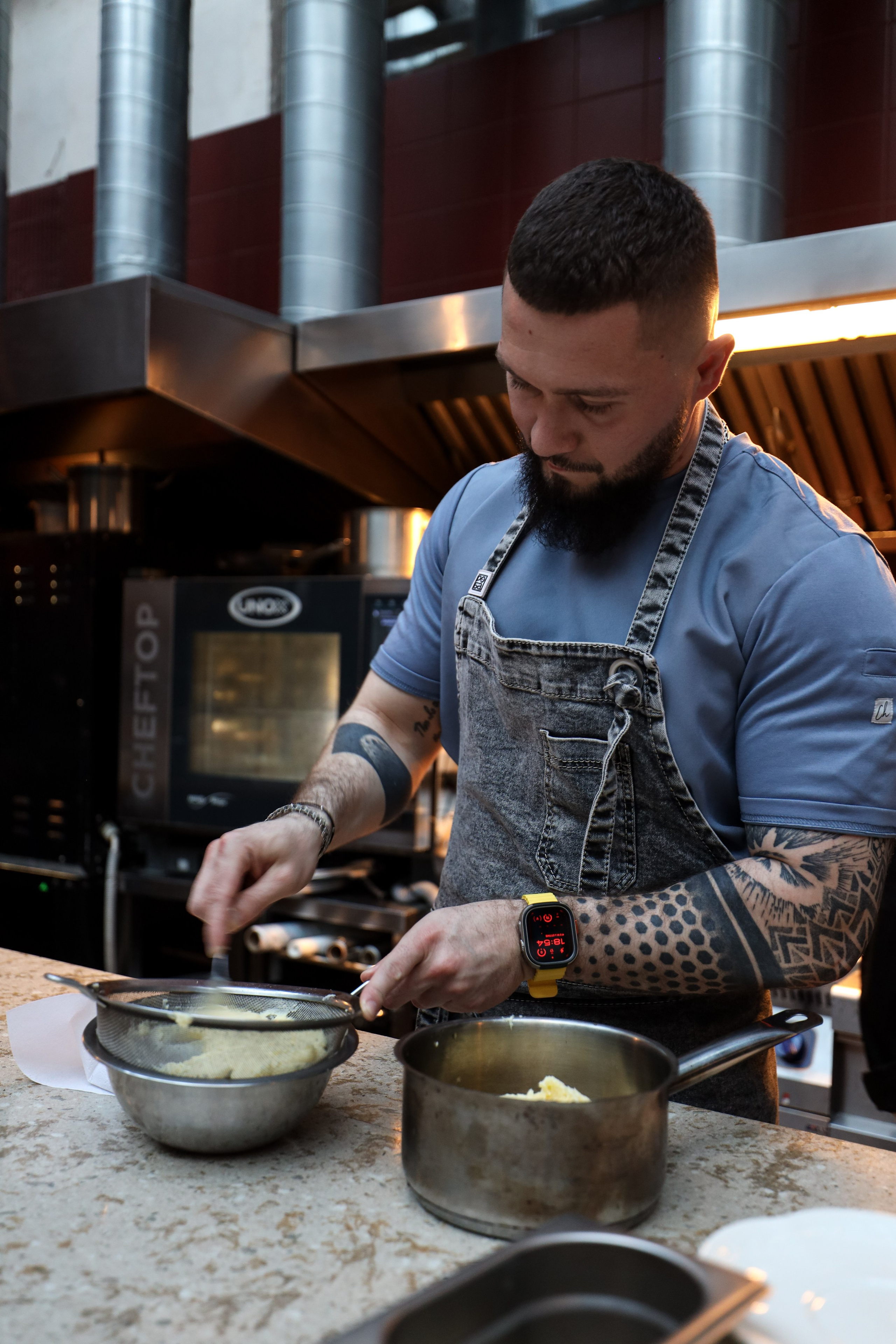 Gastrodvor «Диалог с Чеховым». Дженбаз Павел — фотограф в Ялте