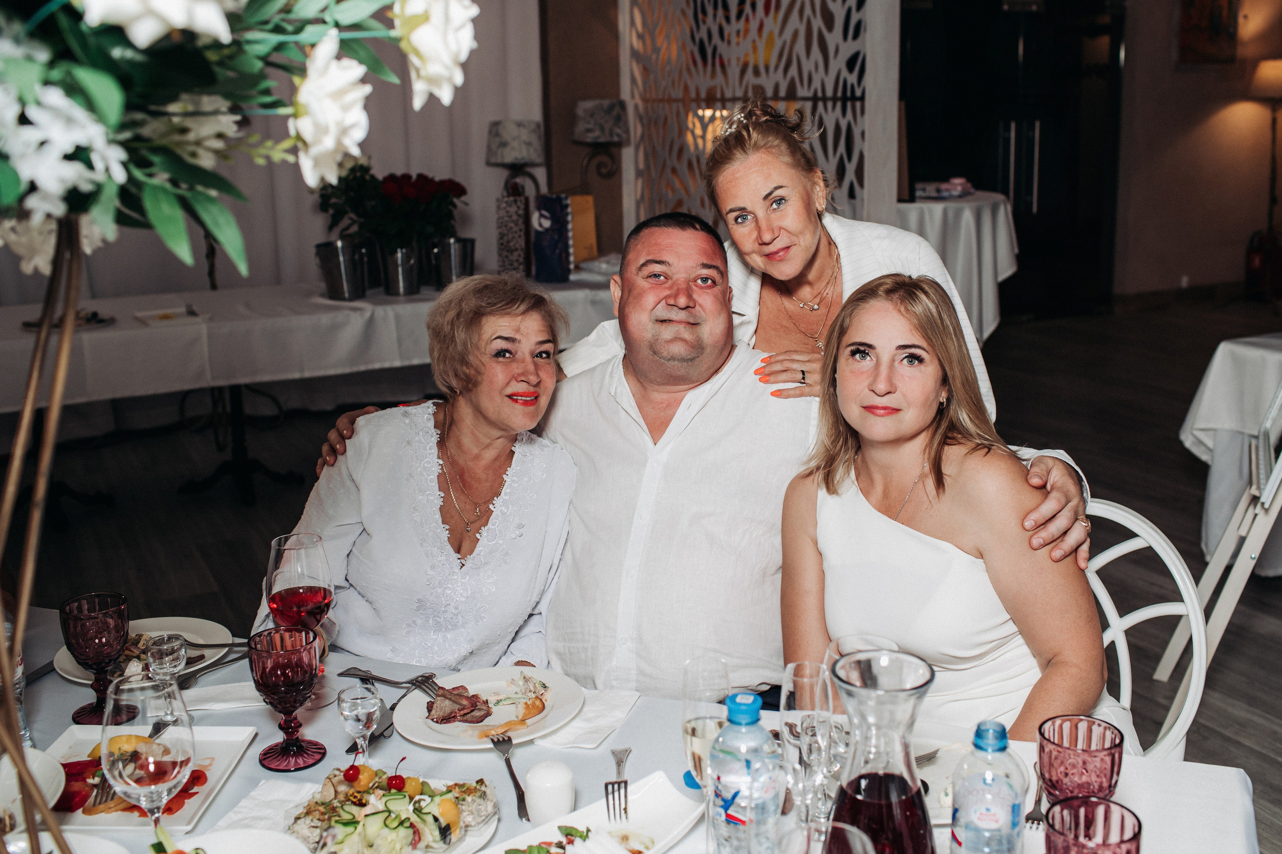 Vlad & Nadya (Saint-Petersburg, Russia). Destination wedding photographer Peter Letu