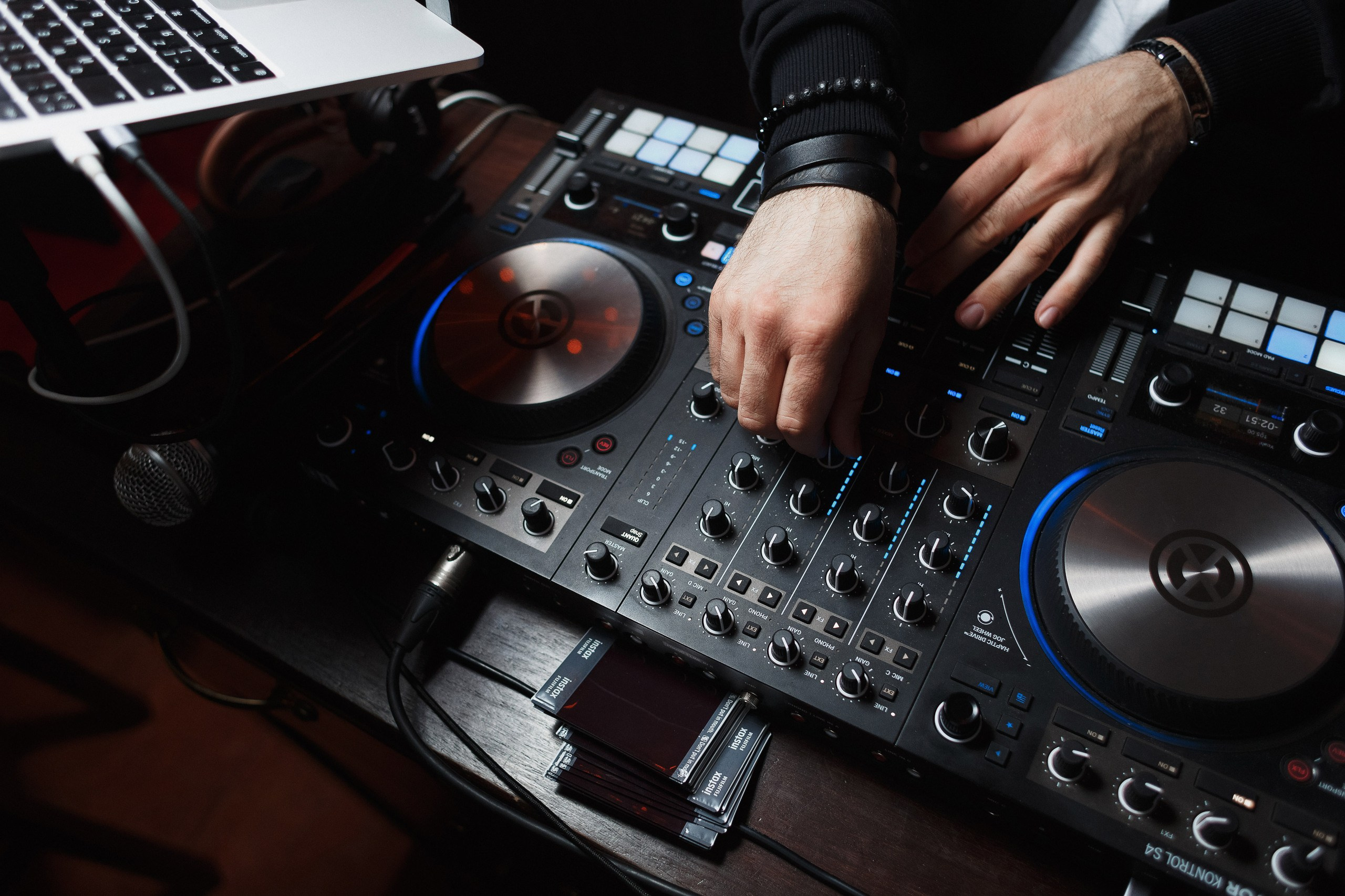 Захватывающий вкус и атмосфера: кальянная в Таганроге Бейкер Стрит. Свадебный и семейный фотограф в Таганроге Бакарюк Антон