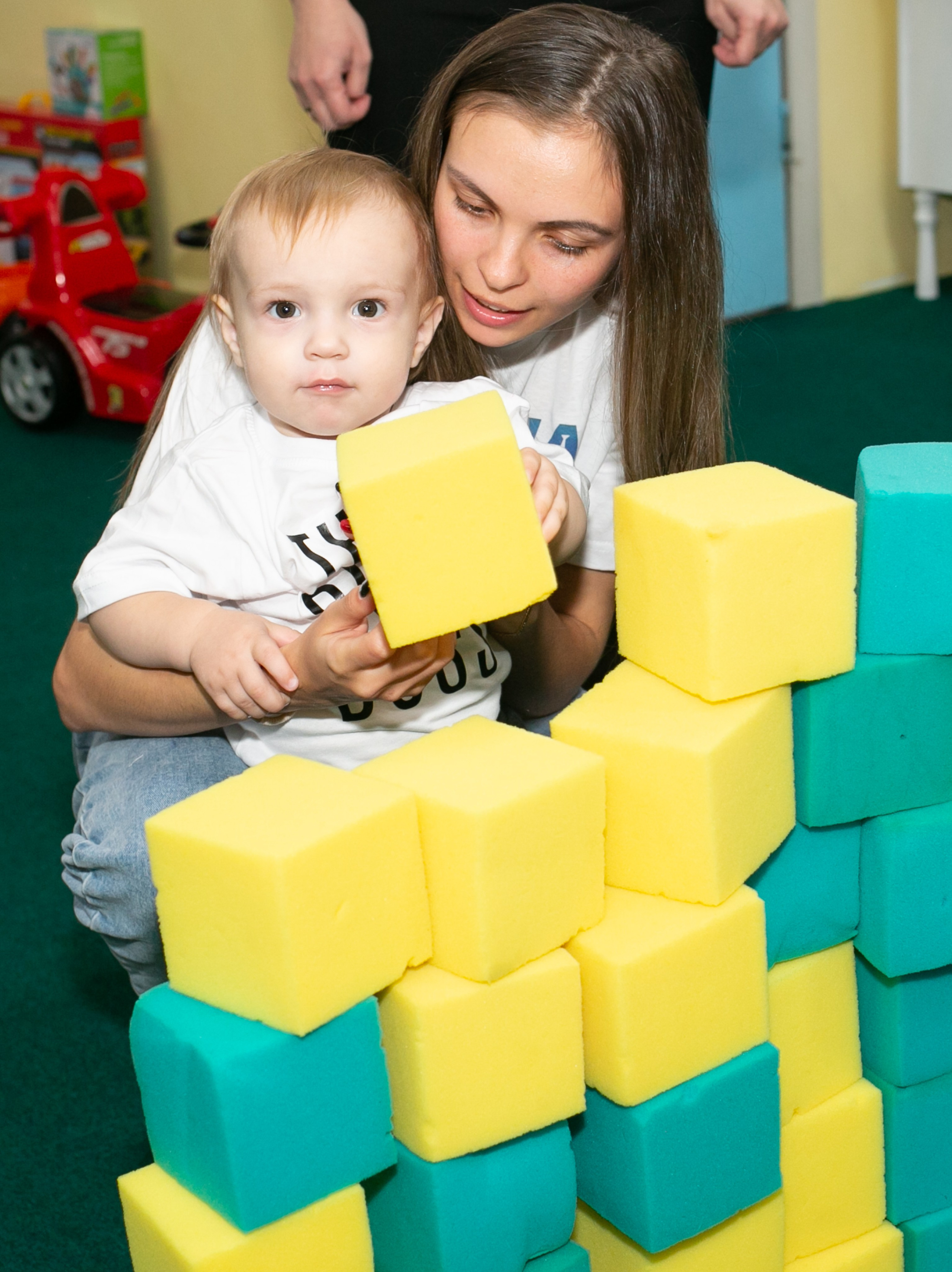 Белый кролик. Пикачу. Фотограф новорожденных и семейный фотограф НСО г. Бердск Марина Львова