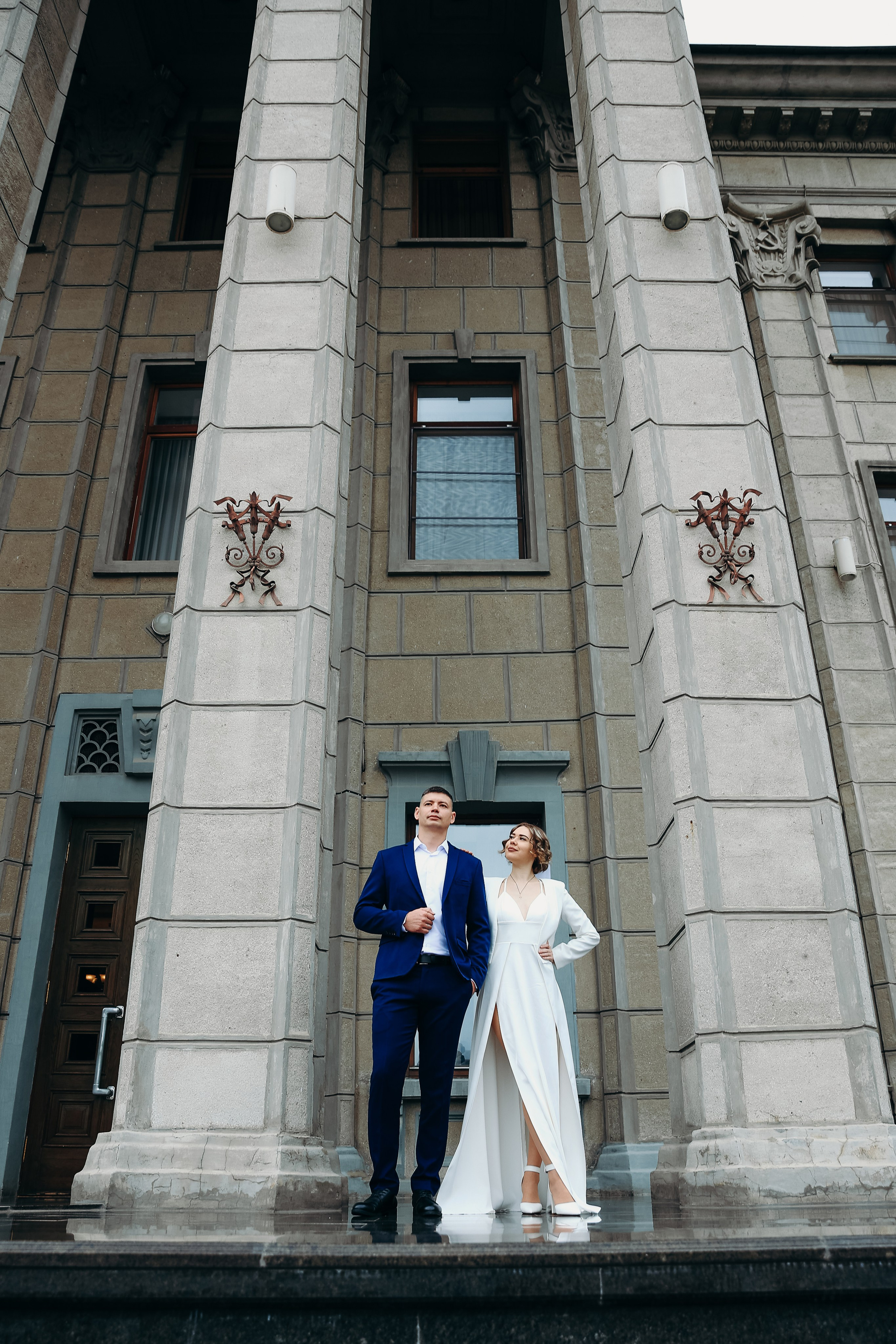 Свадебная прогулка в Екатерининском сквере 25.10.2024. Свадебный и семейный фотограф Виолетта Сидельникова. Краснодар, Россия, Беларусь, Европа