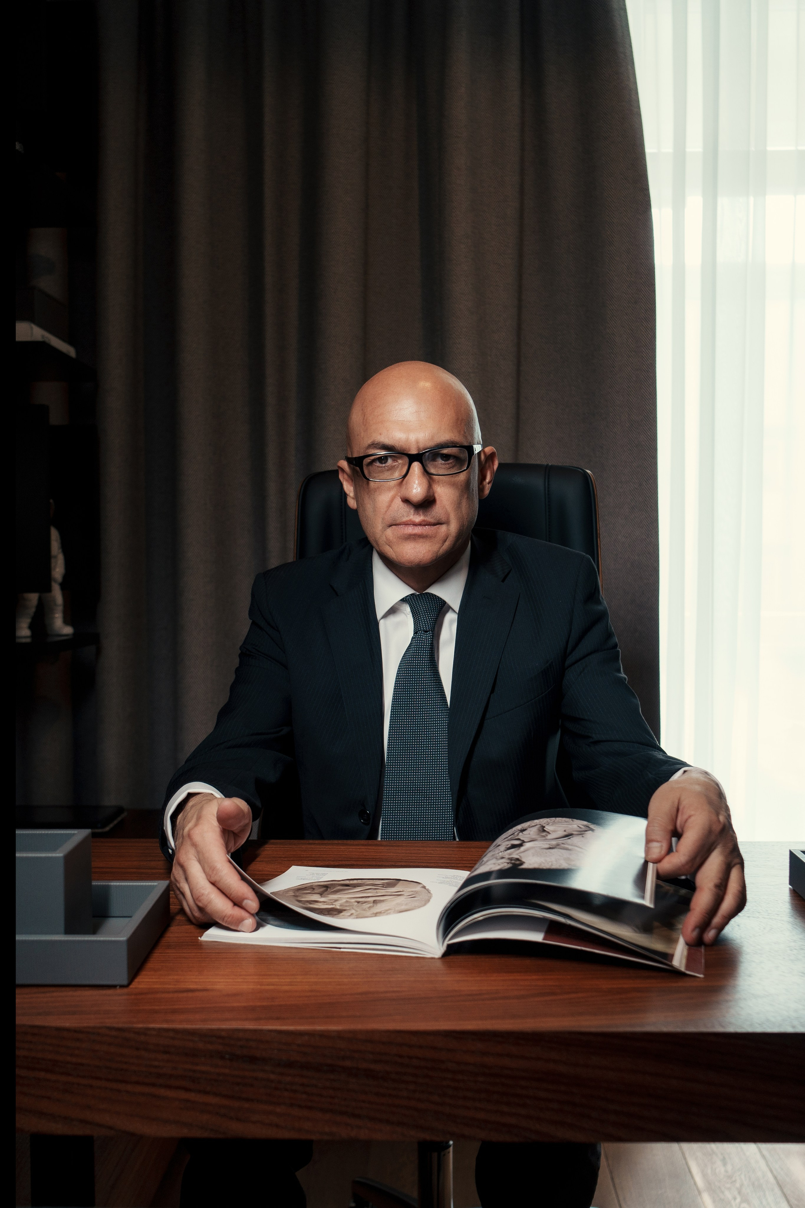 Кейсы бизнес портрет. Портретный фотограф Москва, ОАЭ, Олег Кошмаров