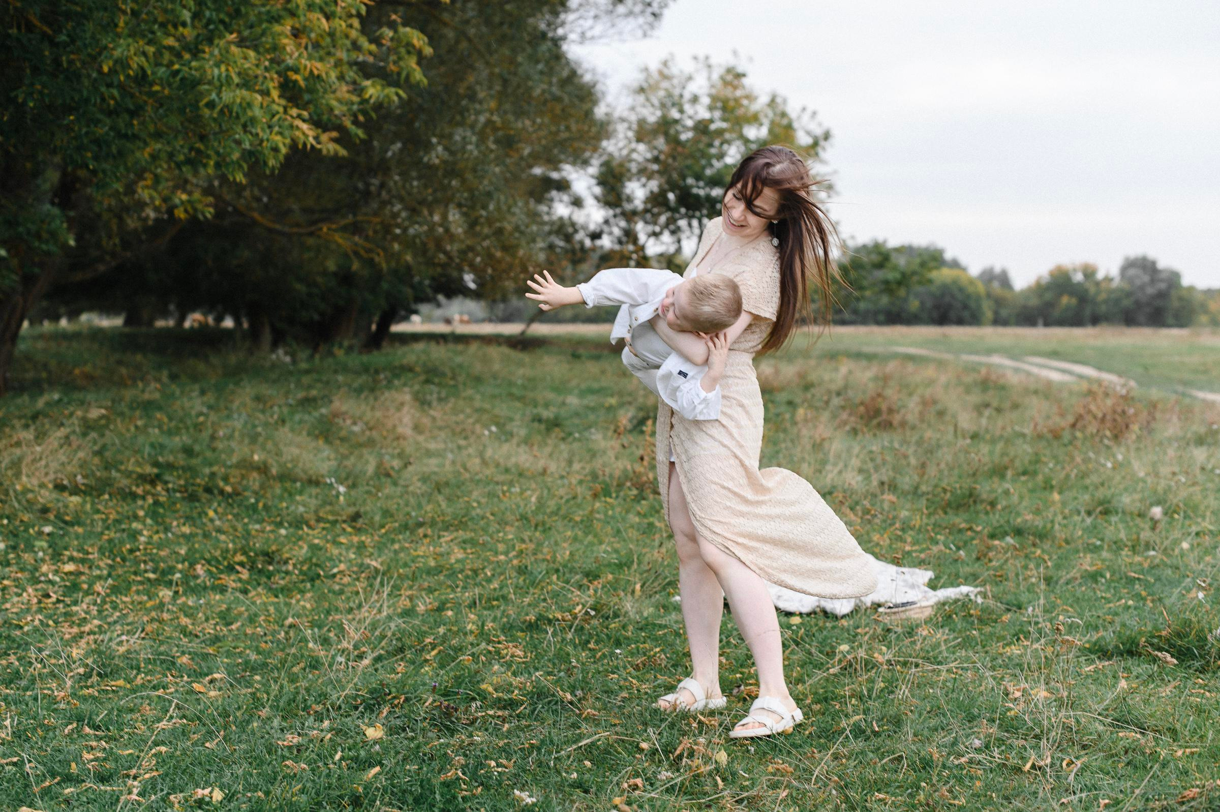 Прогулка по лугу. Коммерческий фотограф в Брянске Ольга Вороная