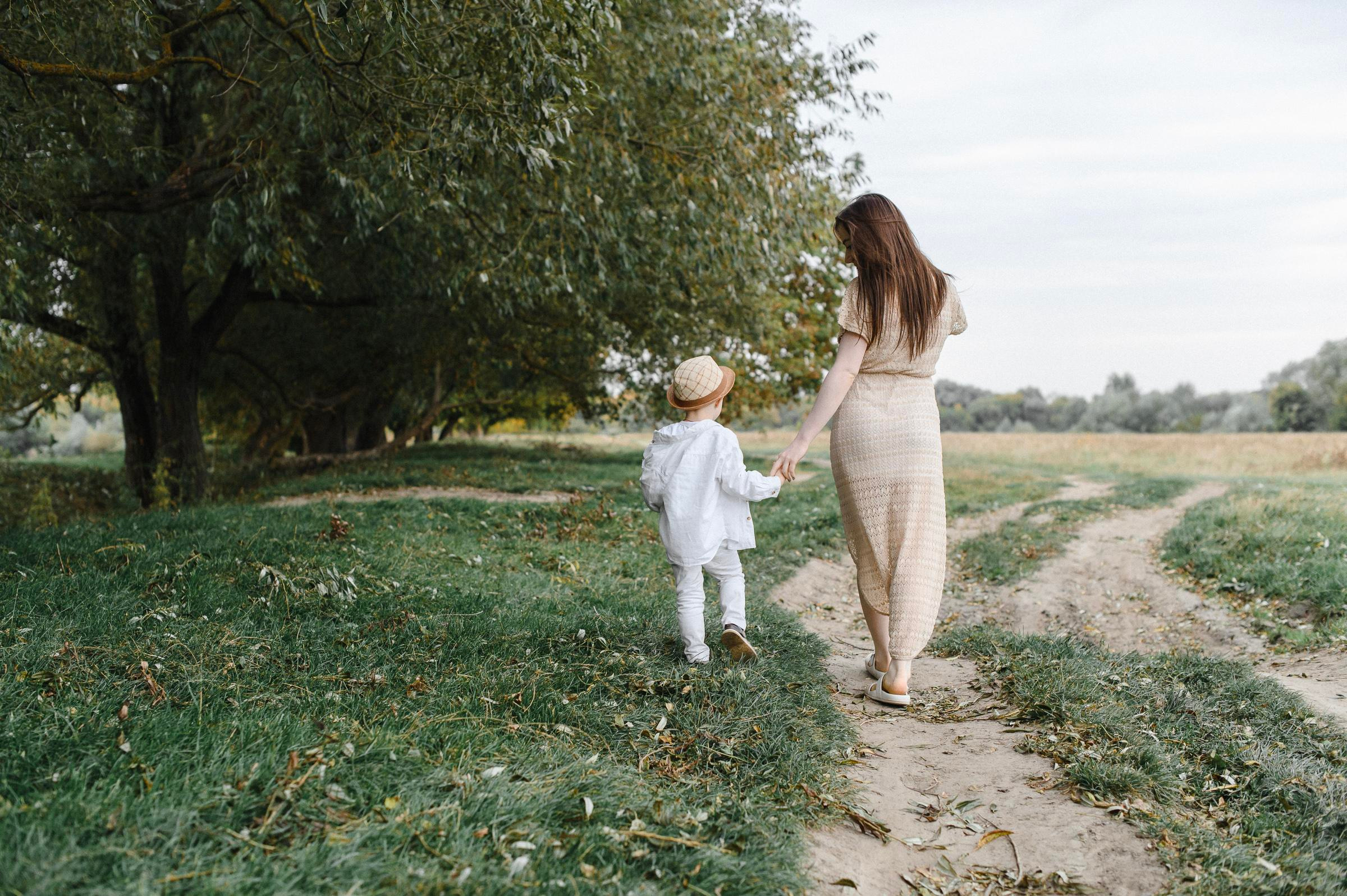 Прогулка по лугу. Коммерческий фотограф в Брянске Ольга Вороная