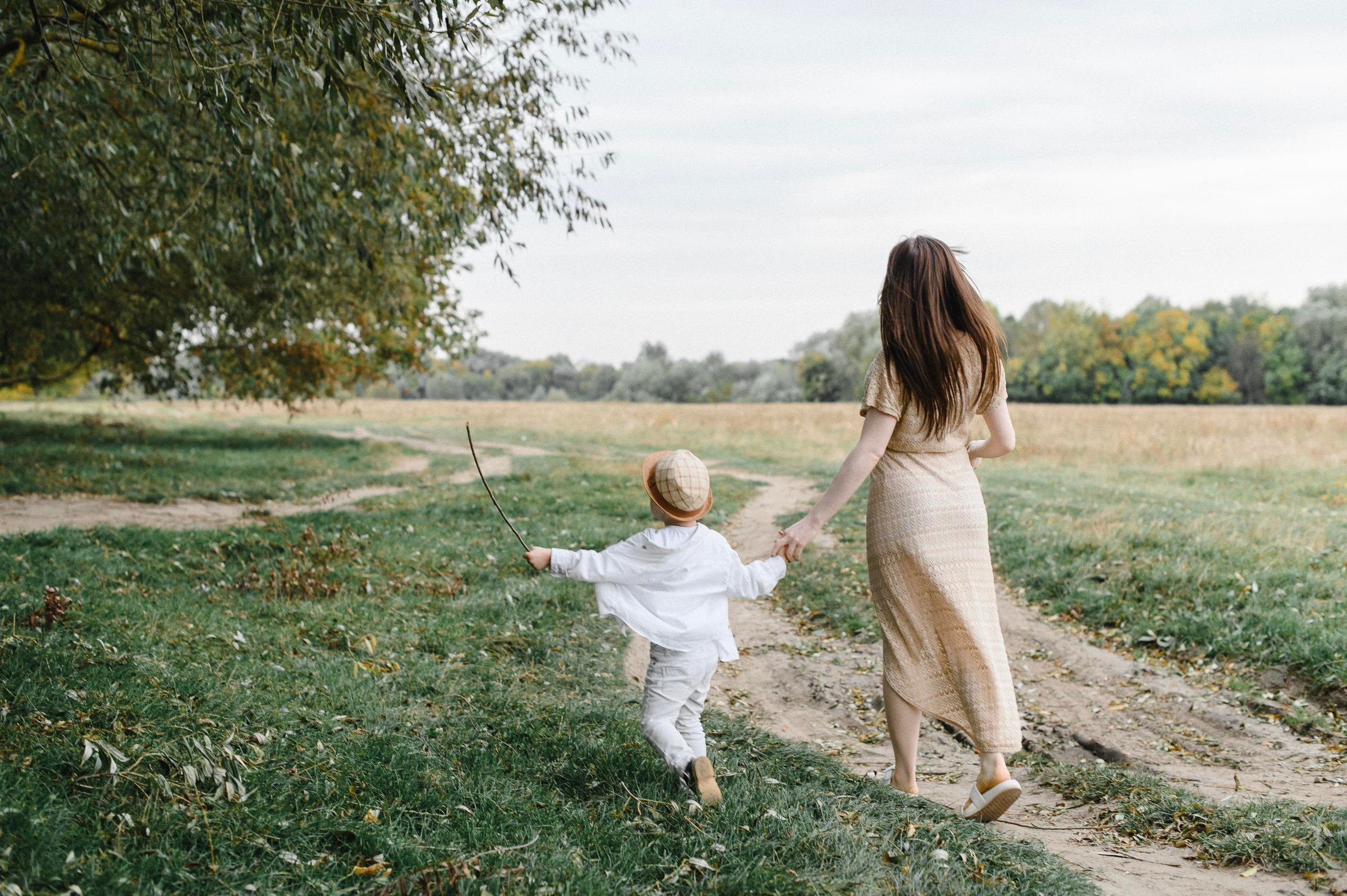 Прогулка по лугу. Коммерческий фотограф в Брянске Ольга Вороная