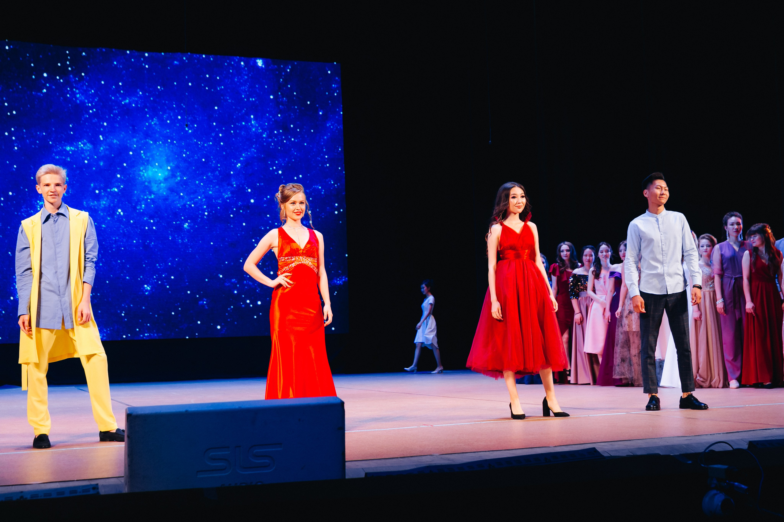 Вручение аттестатов 14 Гимназия. Свадебный и семейный фотограф в Улан-Удэ