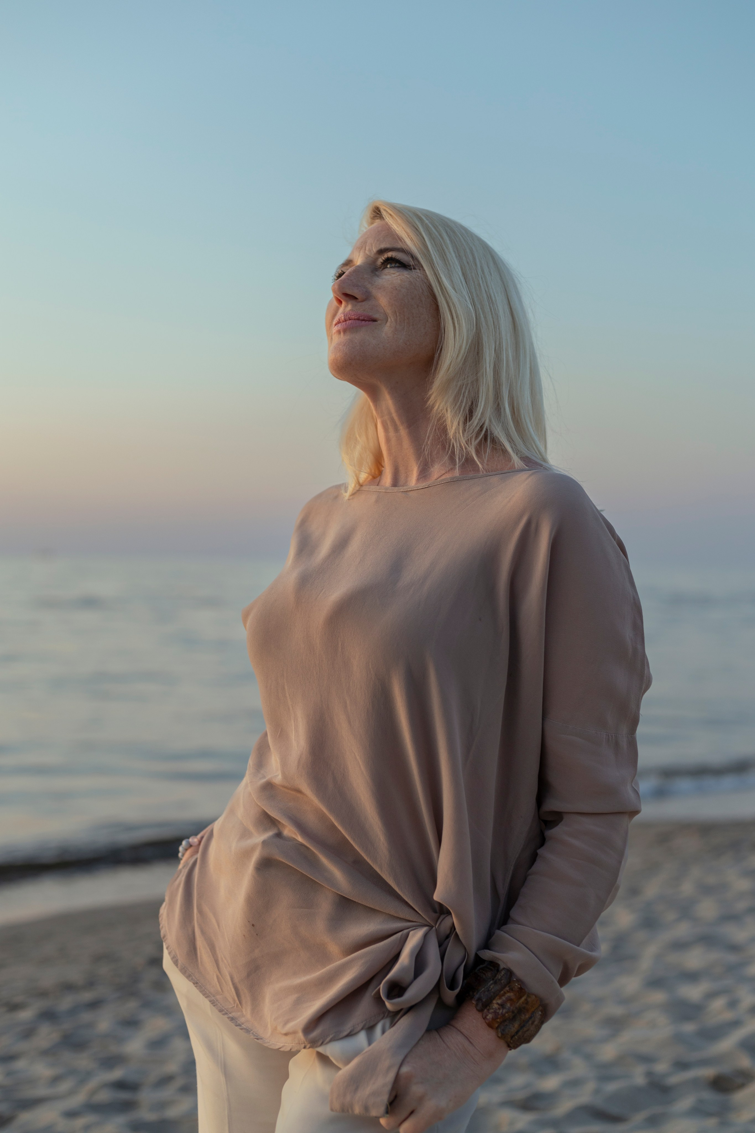 Семья на море в золотой час. Фотограф Анастасия Горлач в Калининграде