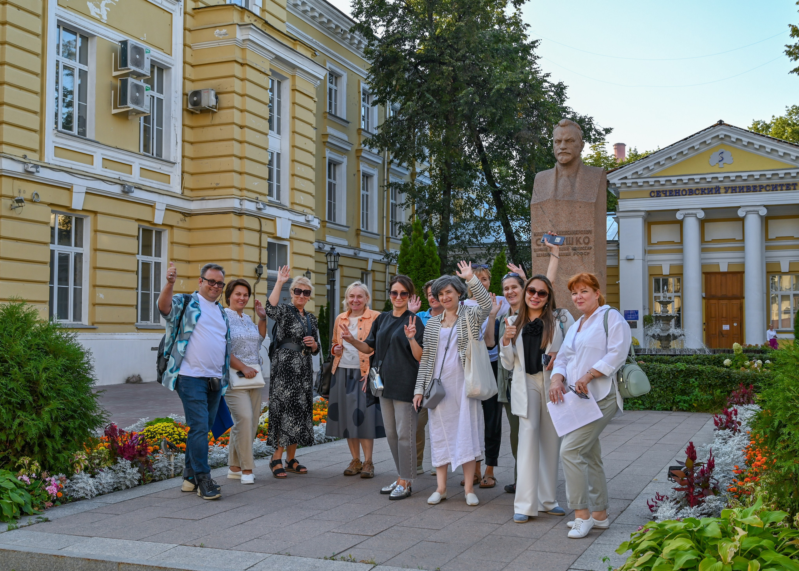 Экскурсоводы на Девичьем поле. П&П — Полезное с Приятным. Фотоэкскурсии — Москва на память. Экскурсовод и фотограф в Москве. Увези столицу в своём альбоме!
