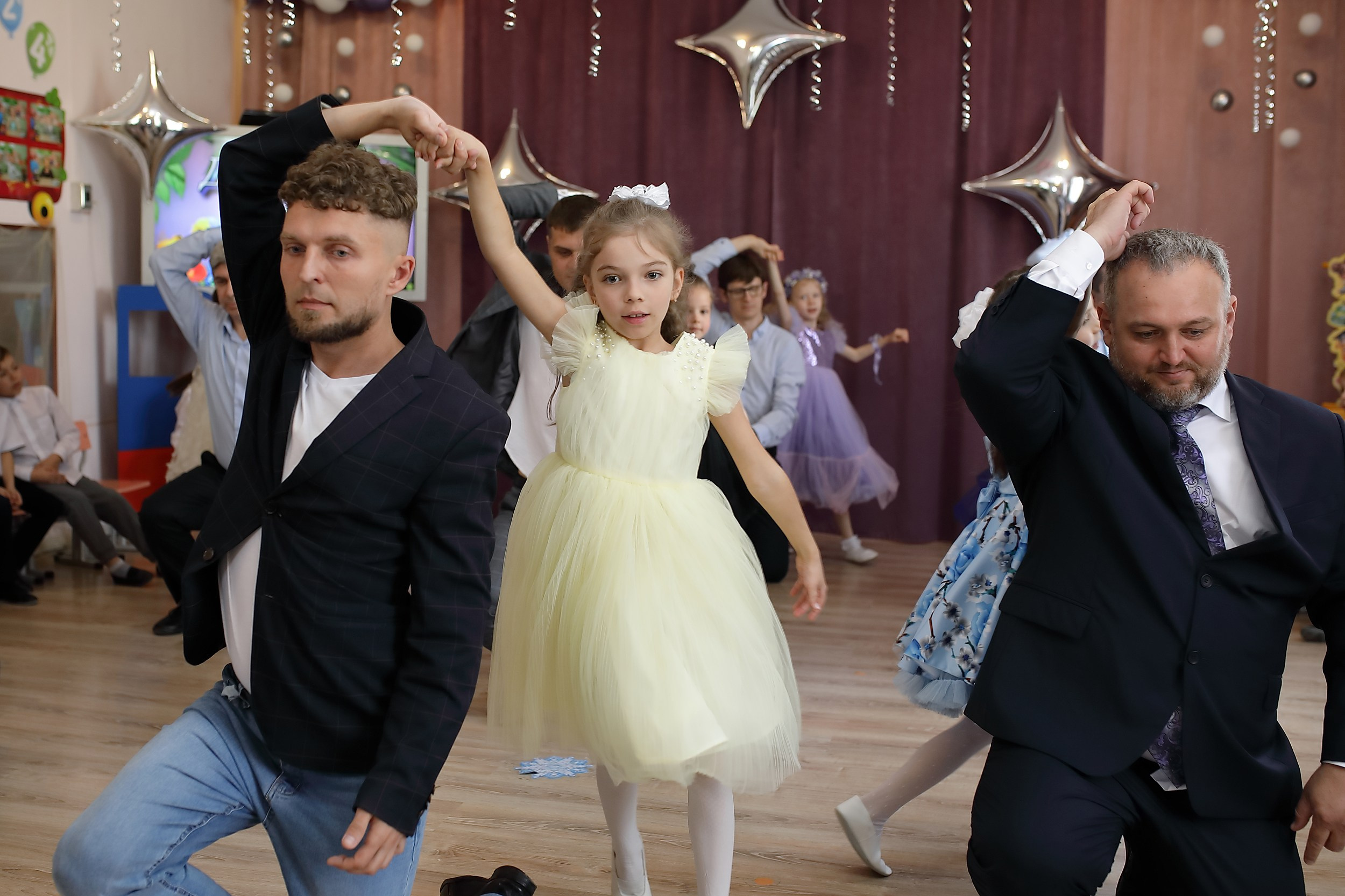 танец пап и дочек