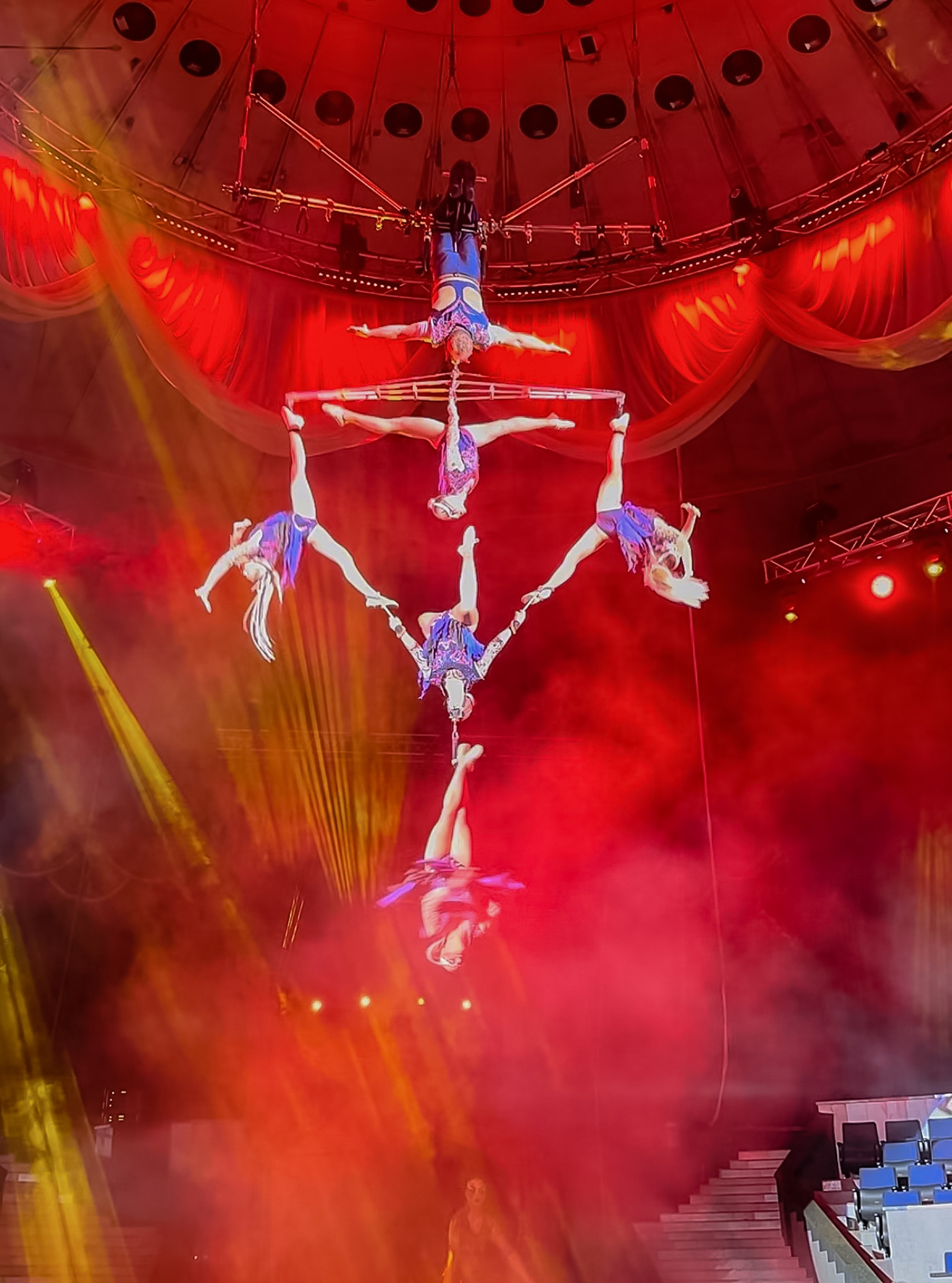 Цирковой мюзикл на воде ОДИССЕЯ. Фотографы для фотосессий в Новосибирске