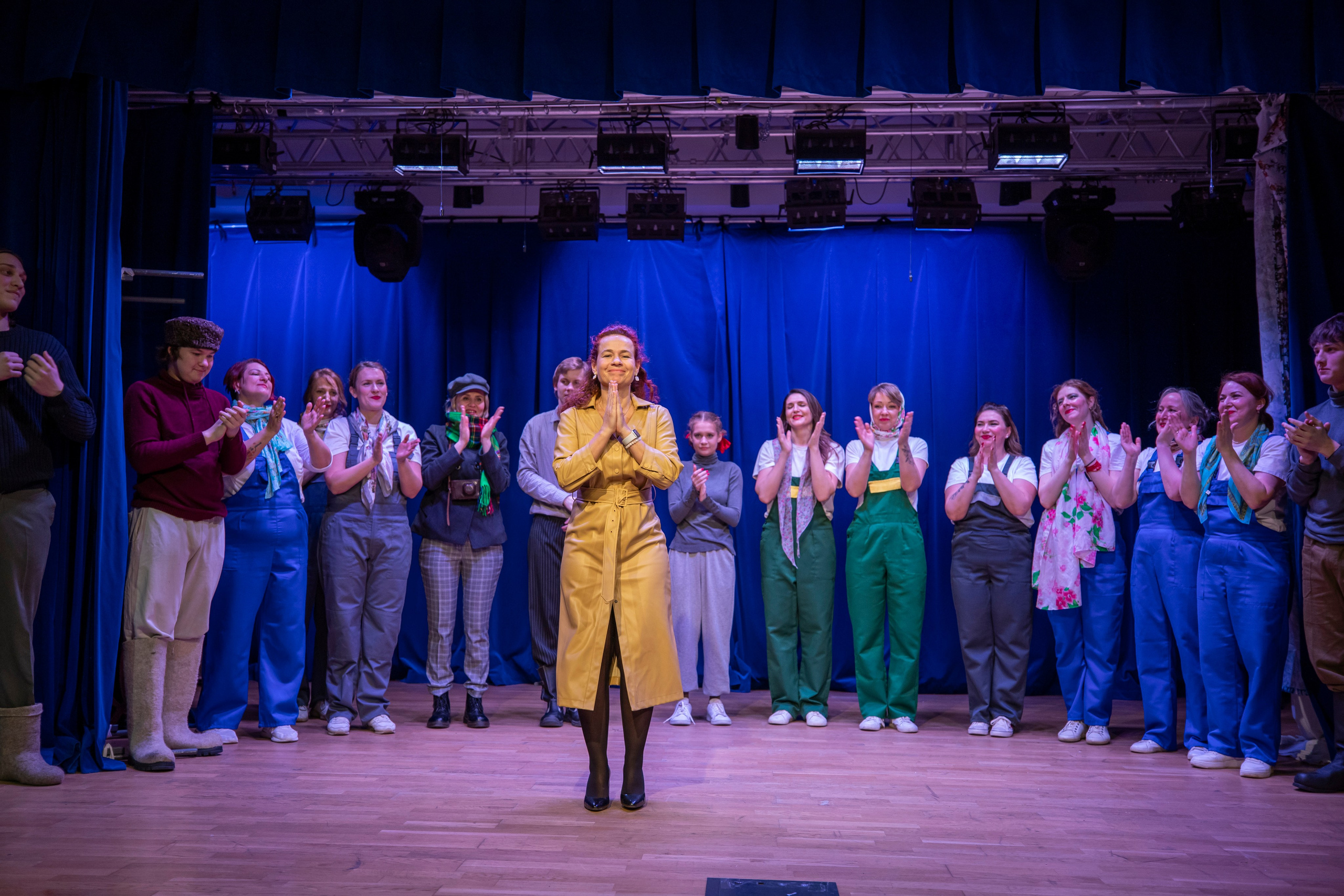 «Девчата», спектакль театральной студии «Дом». Фотограф Сергей Ловкий