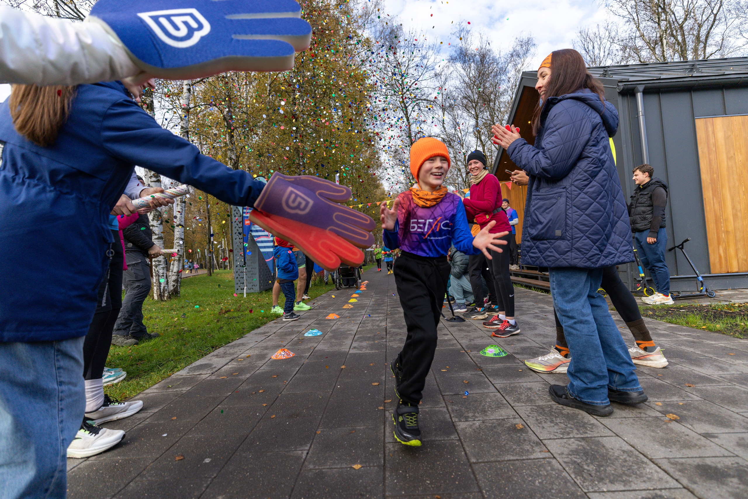 5 вёрст в городском парке Лобня 18.10.25. Фотограф Сергей Ловкий
