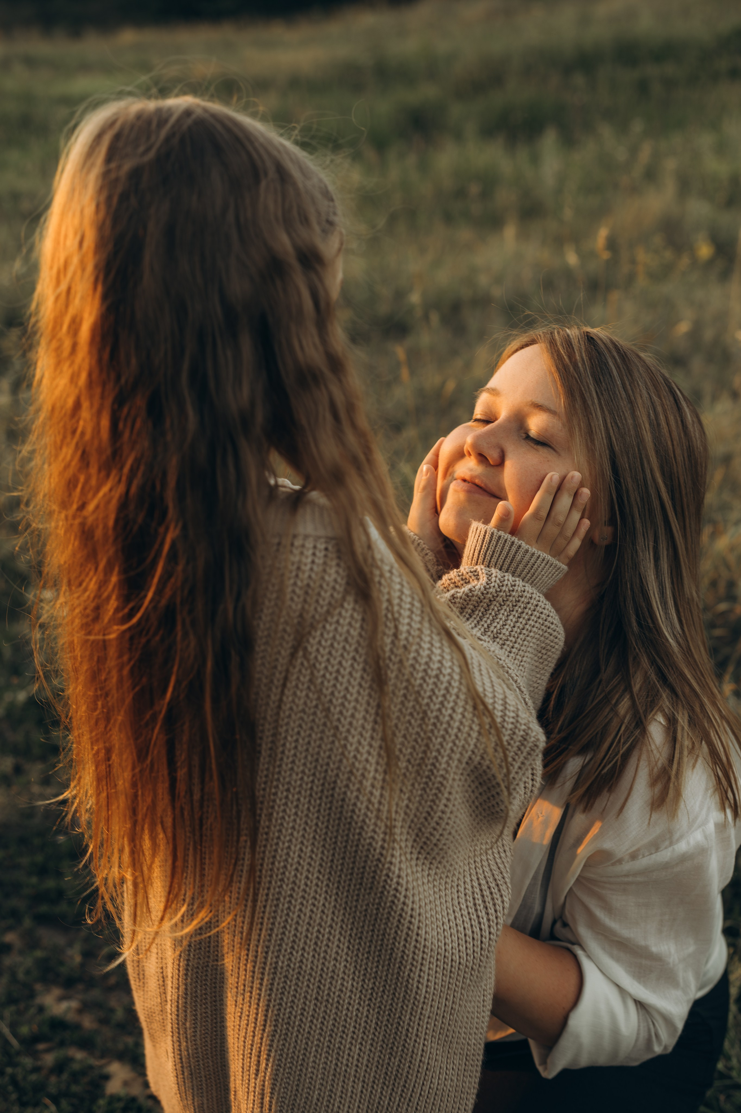 Летний луг, закат. Семейный фотограф Москва. Фотограф беременности и материнства Москва