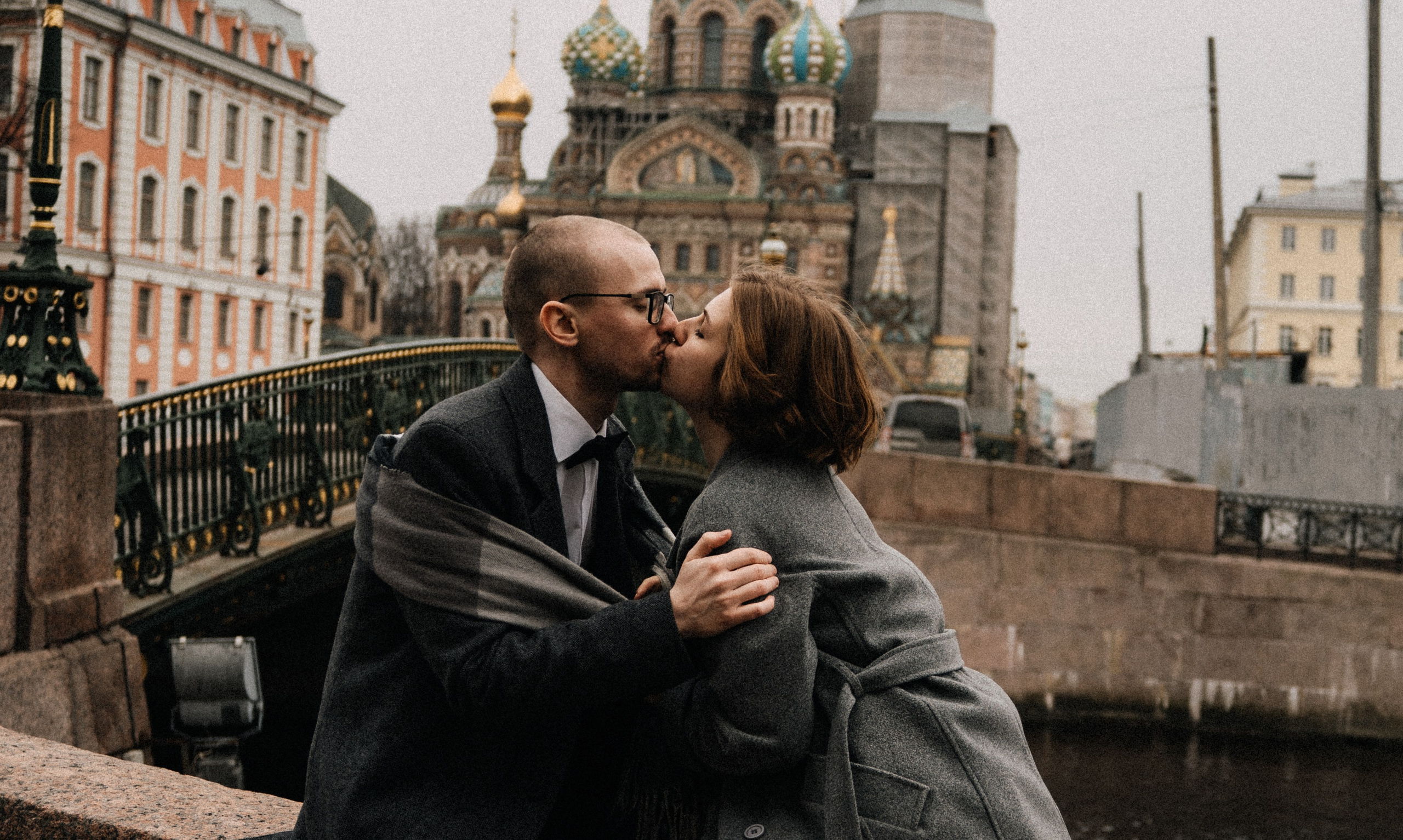 Парная фотосессия в Санкт-Петербурге. Фотосессия лавстори Санкт-Петербург. Свадебный фотограф в СПб. Федосова Елизавета. Спас на Крови, Казанский собор, Зингера.