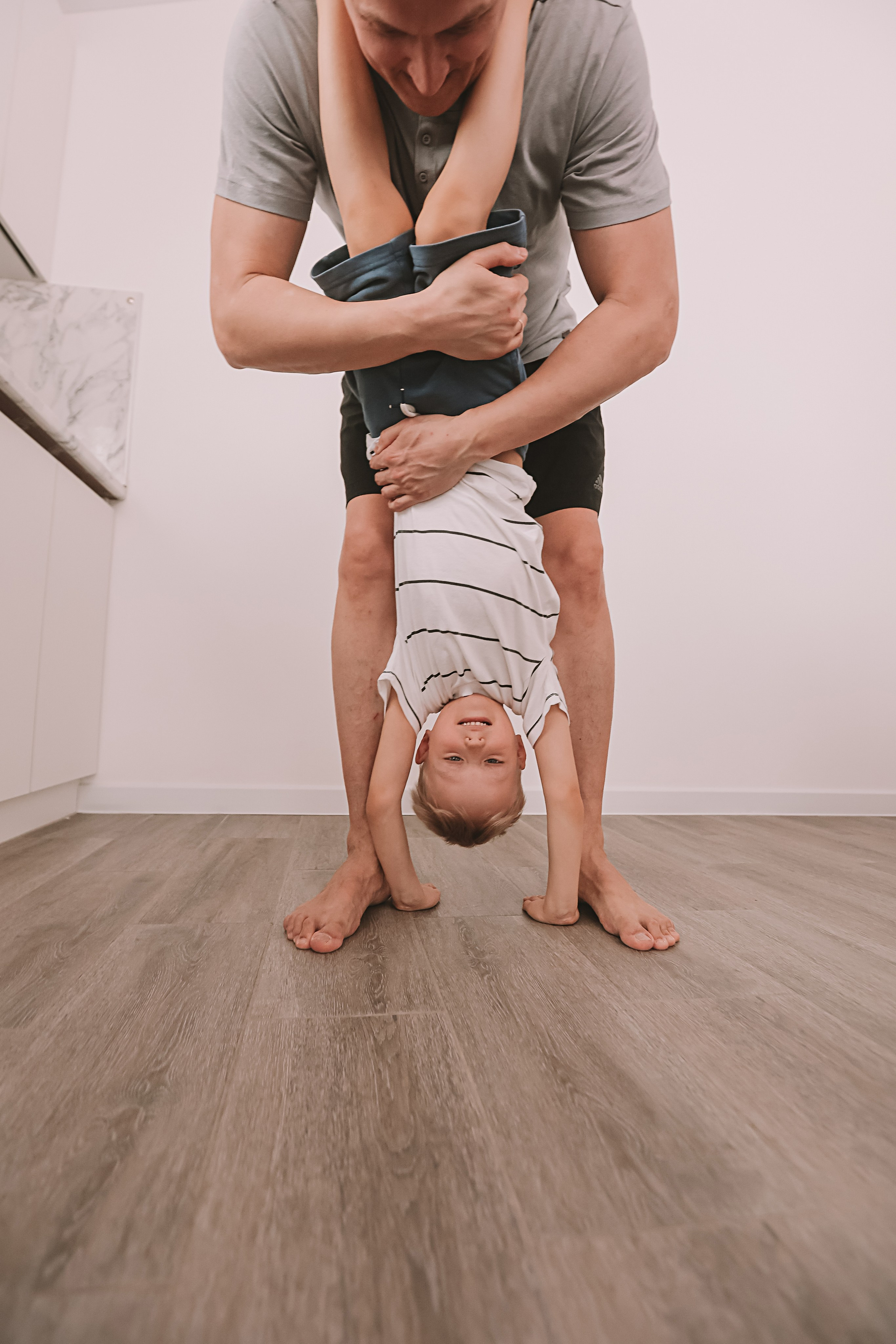 Семейная в домике (репортаж). Семейный фотограф Тюмень, фотограф на роды Салмина Мария