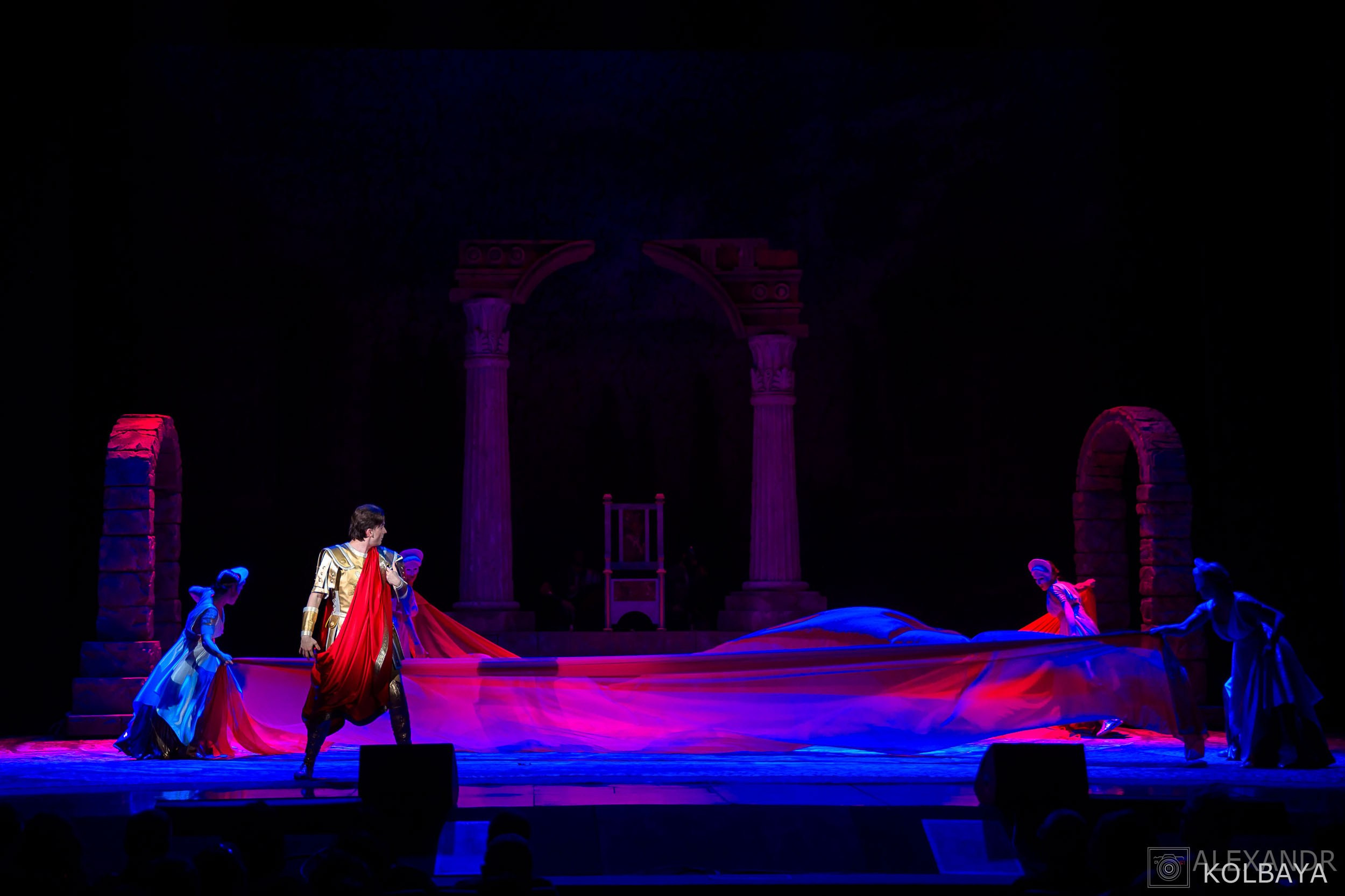 Фоторепортаж со спектакля Гладиатор в Театре Терезы Дуровой. Концертный и театральный репортажный фотограф в Москве Александр Колбая