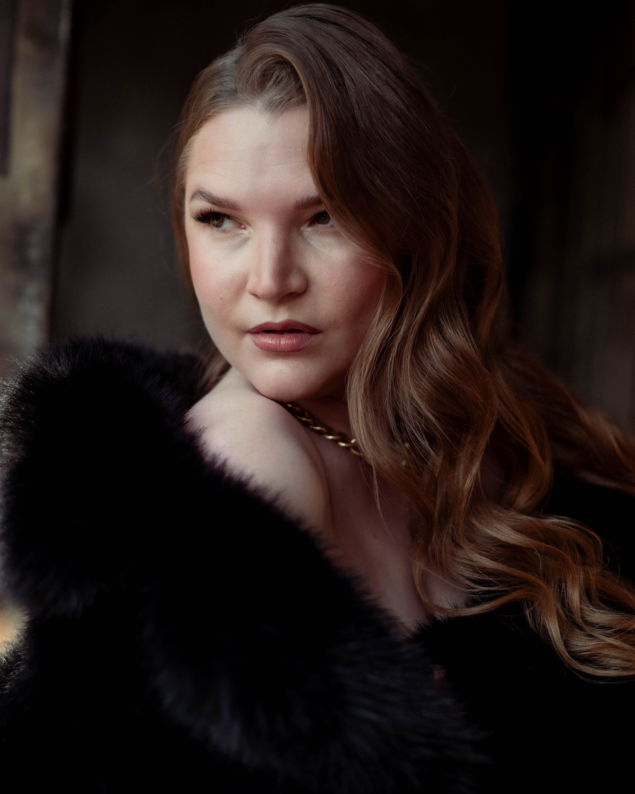 Анна. Женский фотограф. Создатель украшений ручной работы. Модель
