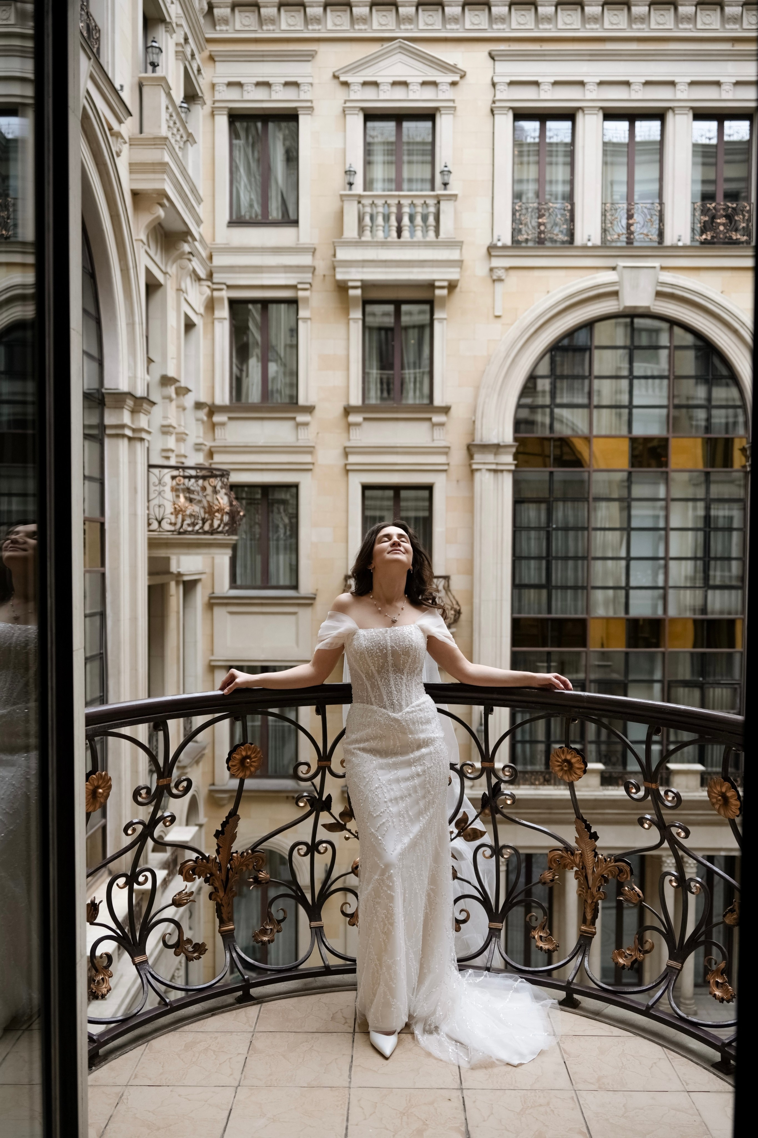 Свадебная Фотосессия утра невесты и жениха в отеле St.Regis и прогулка в усадьбе Царицыно