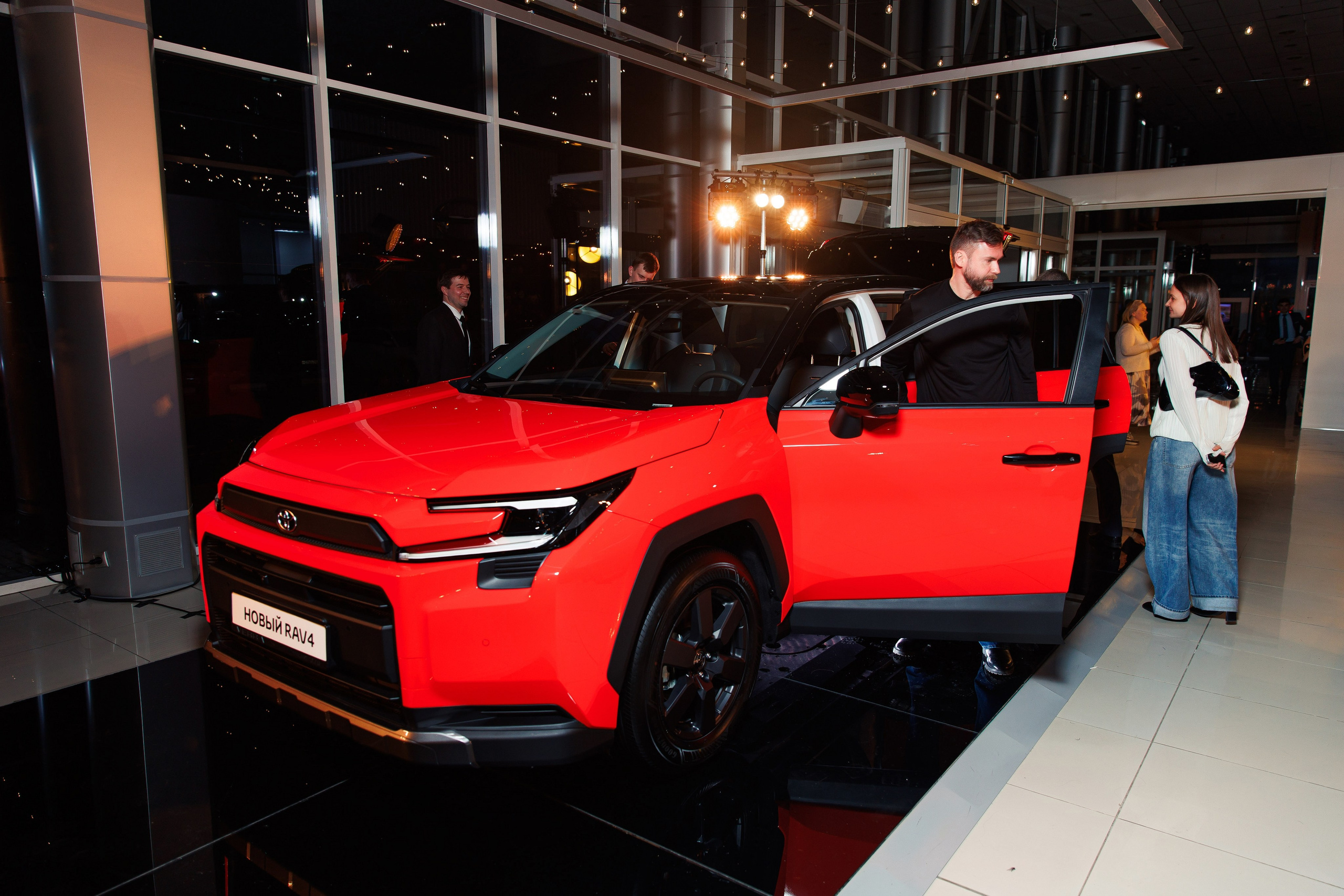 Презентация новой Toyota RAV4. Репортажный и свадебный фотограф в Уфе Павел Кожевников