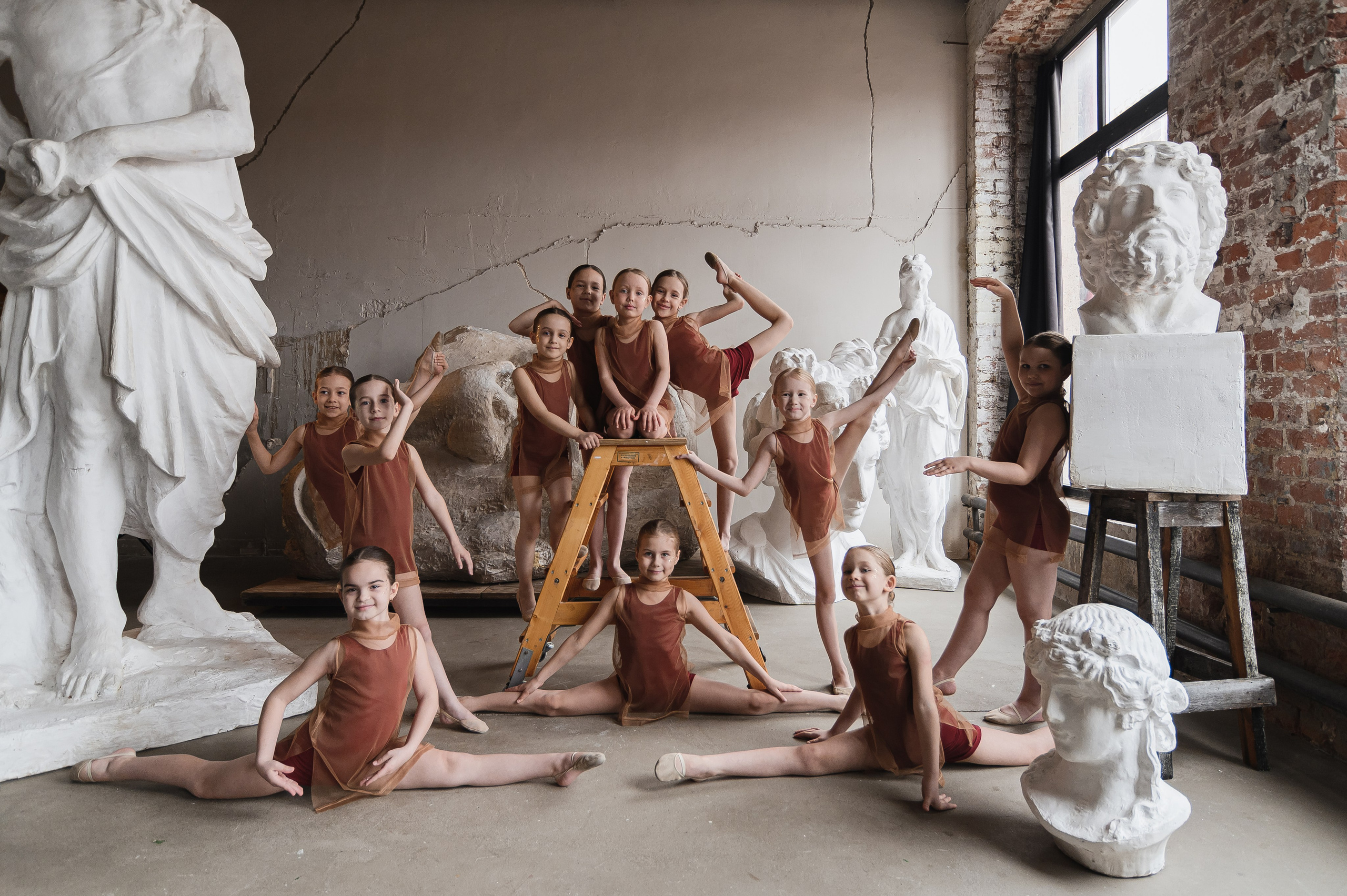 ВВЕРХ ДНОМ. SCULPTURE. Профессиональный репортажный, коммерческий фотограф в Санкт-Петербурге