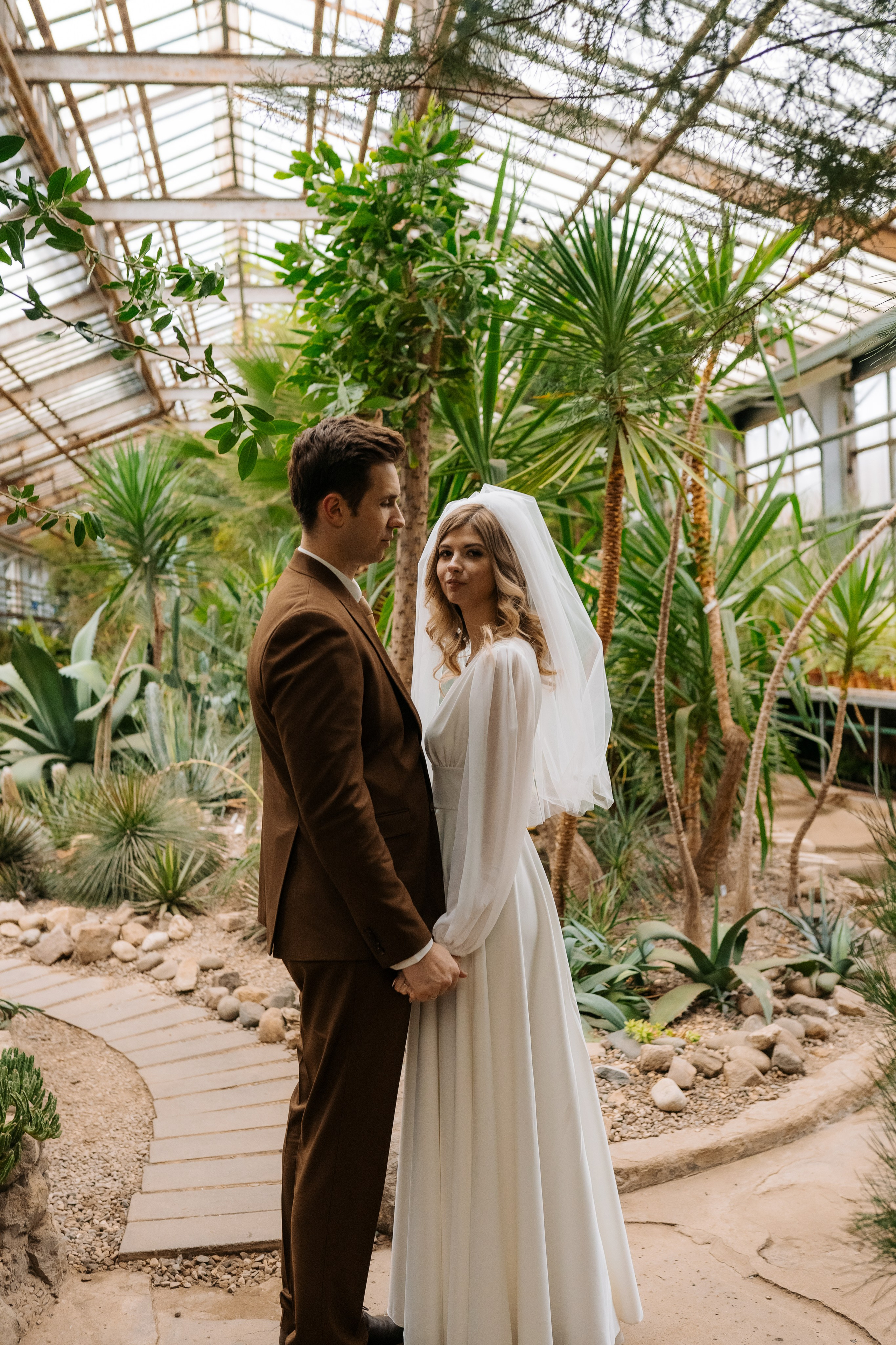 Свадебная фотосессия в оранжерее, Москва. Свадебный фотограф в Москве Анна Полушина