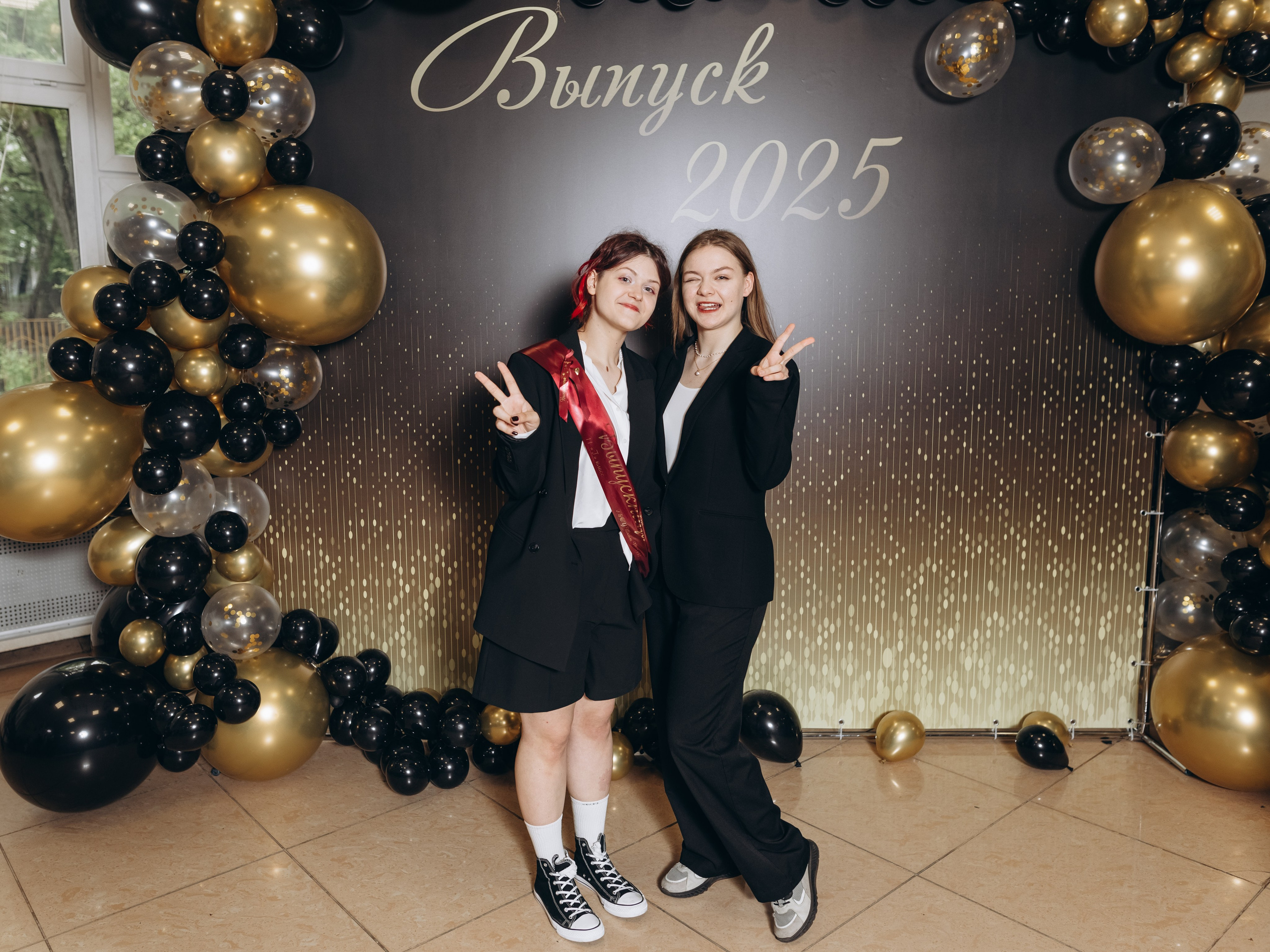 Последний звонок концерт+ фотозона. Фотограф Людмила Оюн