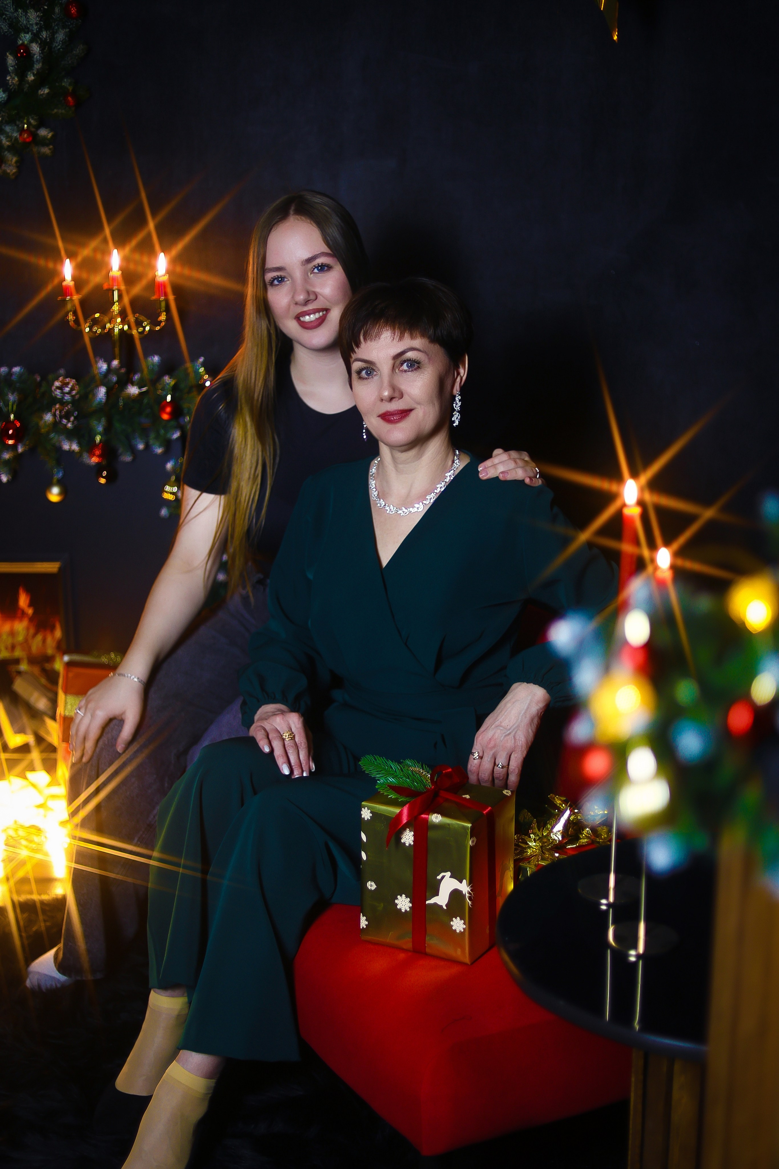 Семейные фотосессии студийные; новогодние, тематические, домашние и тд. Выпускные альбомы для школ и Детских садов в Барнауле /Выпускные/Свадебные/Детские/Семейные и др. виды съёмок /Фотограф Вера Валейко