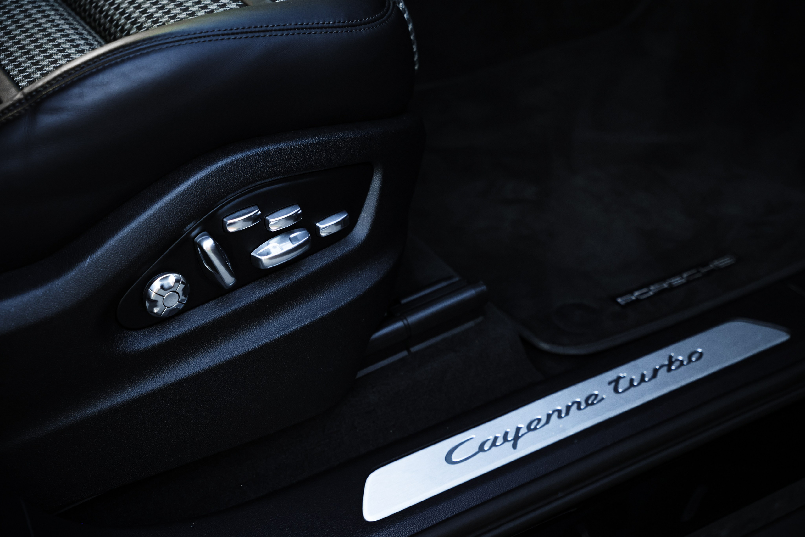 Porsche Cayenne Turbo. Photo-nk