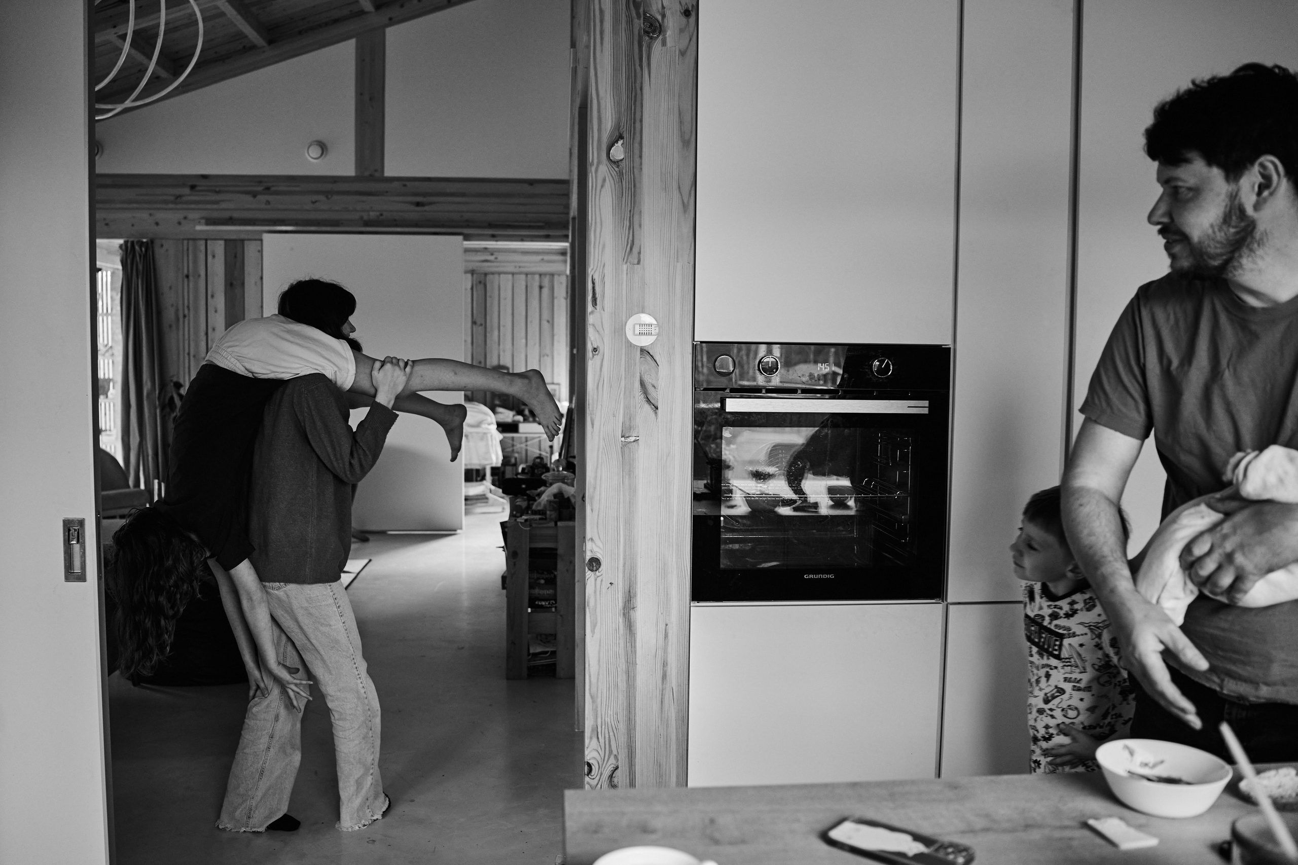 Четверо детей в доме. Фотограф Женя Пашкина