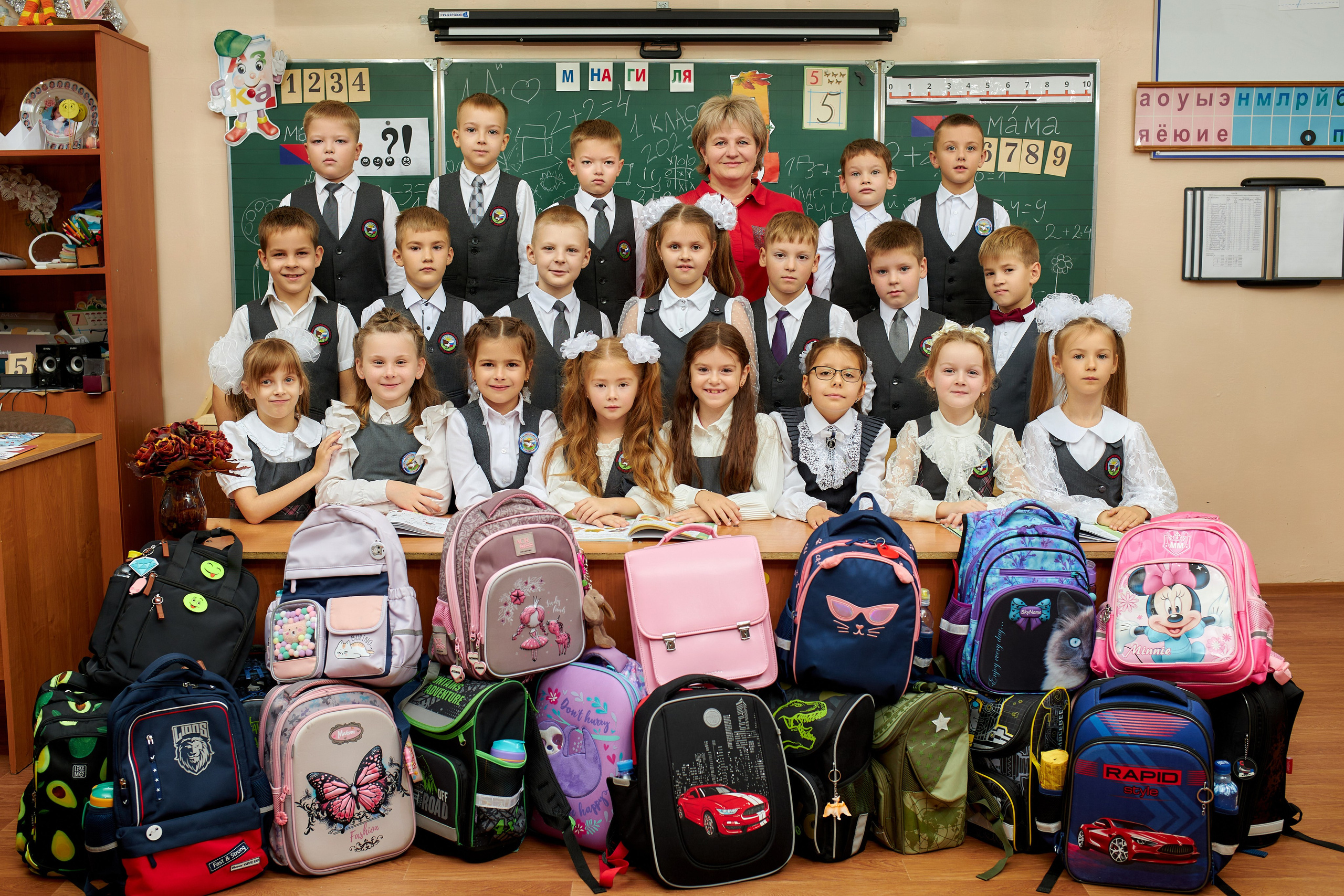 Средние общие. Школьный фотограф Леонова Наталия