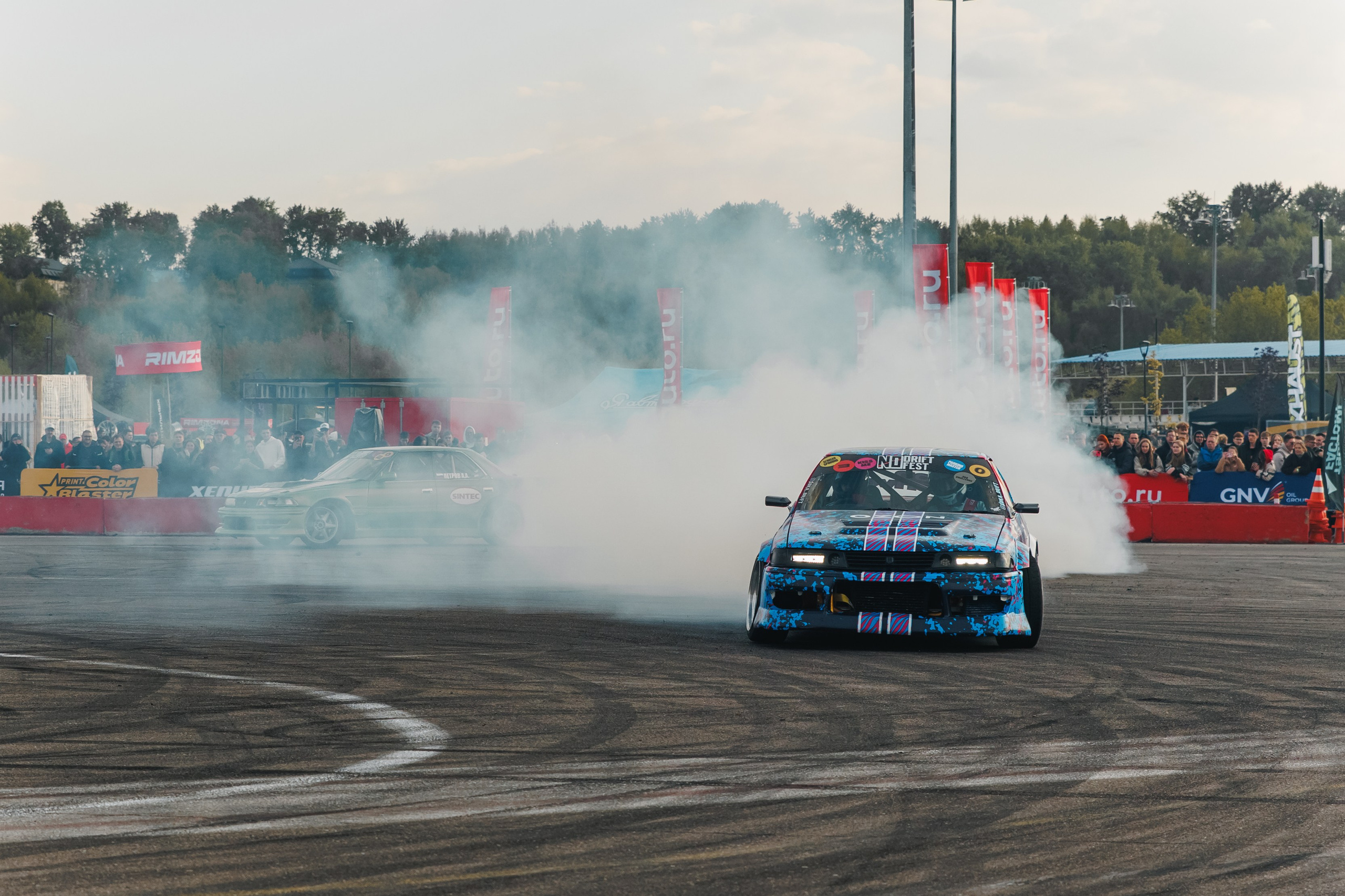 Выставка и дрифт машин. Репортажный фотограф. Москва. Алина Ланская