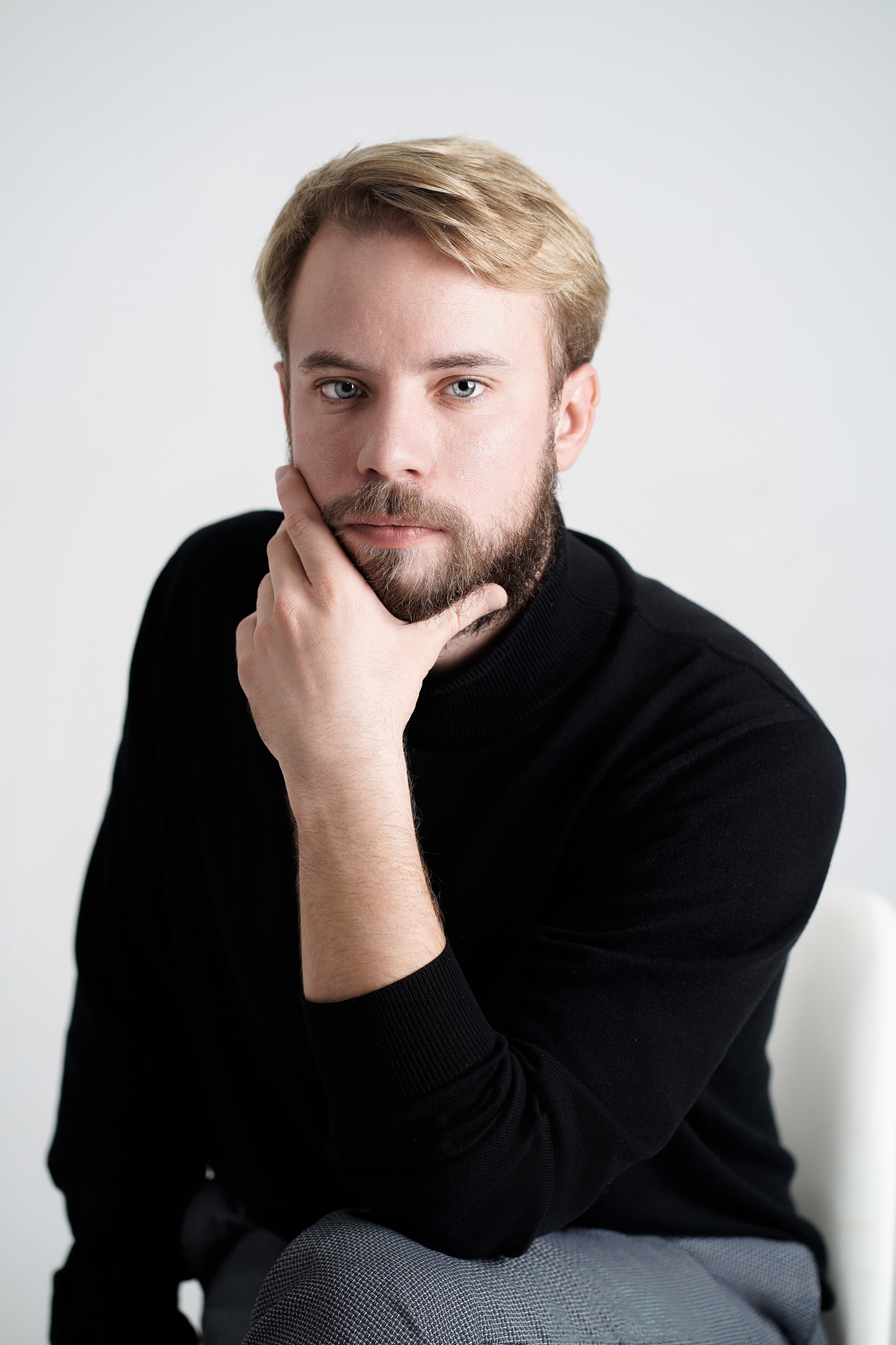 Мужская студийная фотосессия