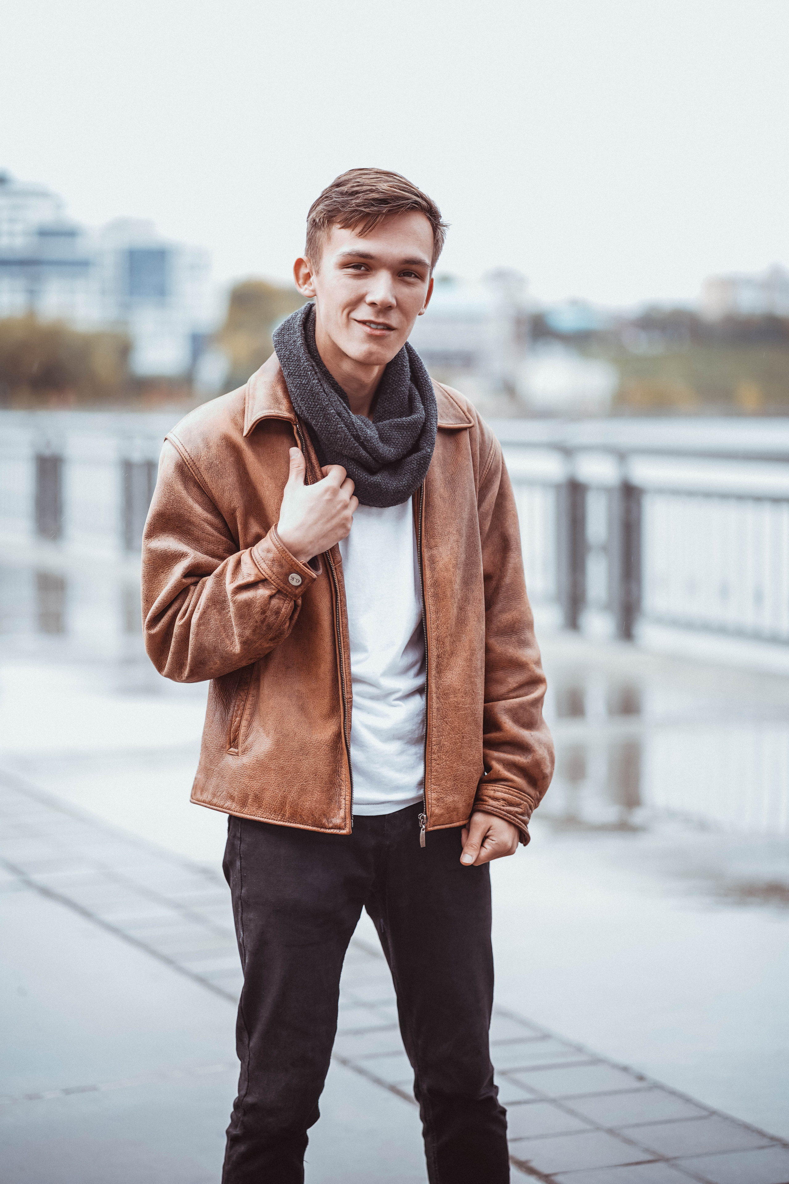 Мужской портрет на Кремлёвской набережной