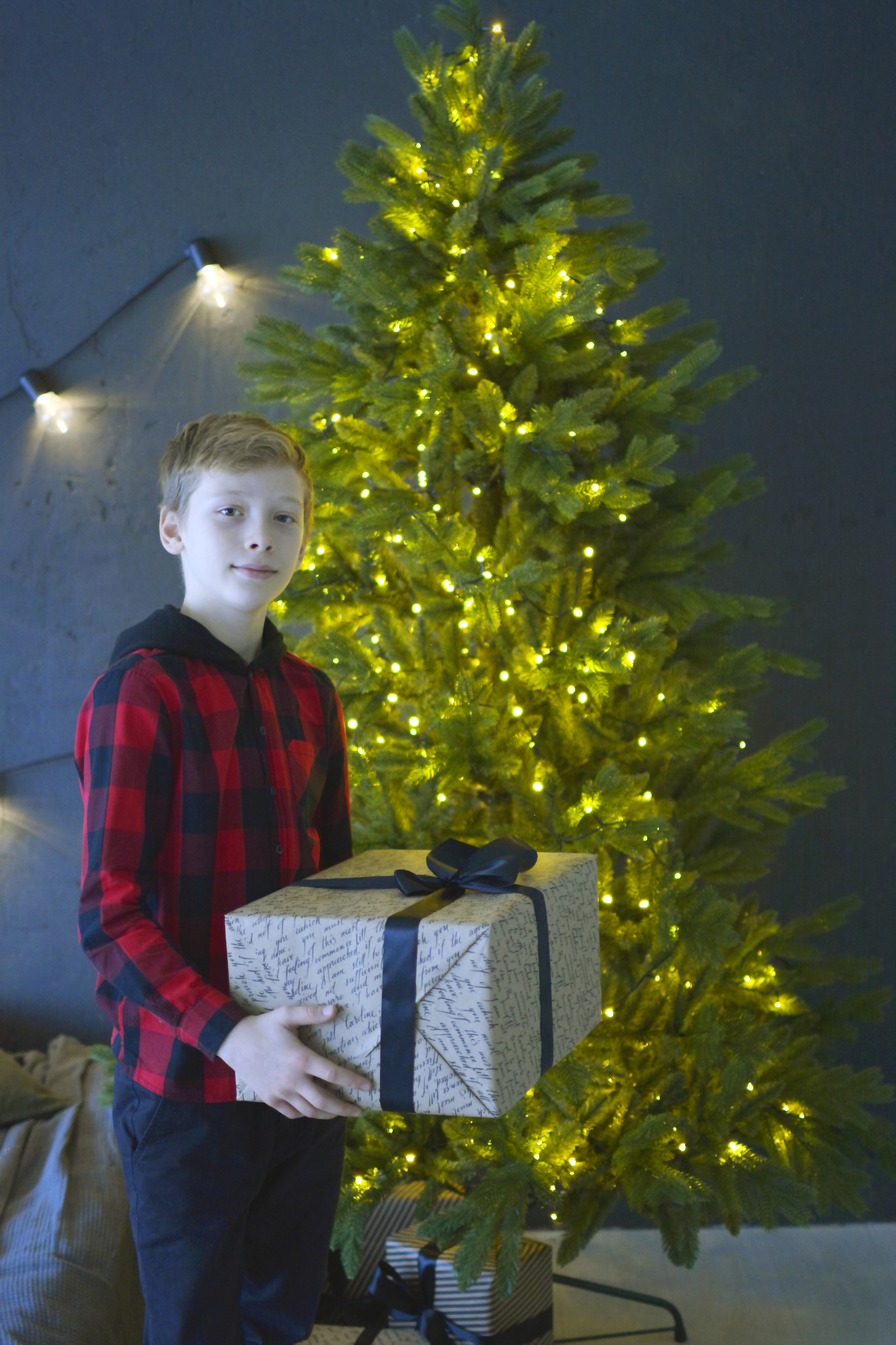 Новогодняя фотосессия мальчика в Казани