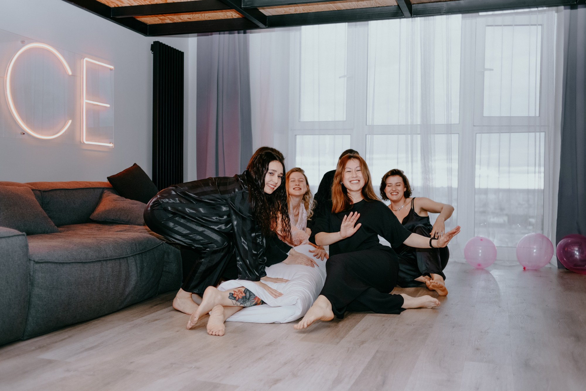 Фотограф на девичник в Тюмени — репортажная съемка праздника. Портретный фотограф Тюмень Дарья Мустафина