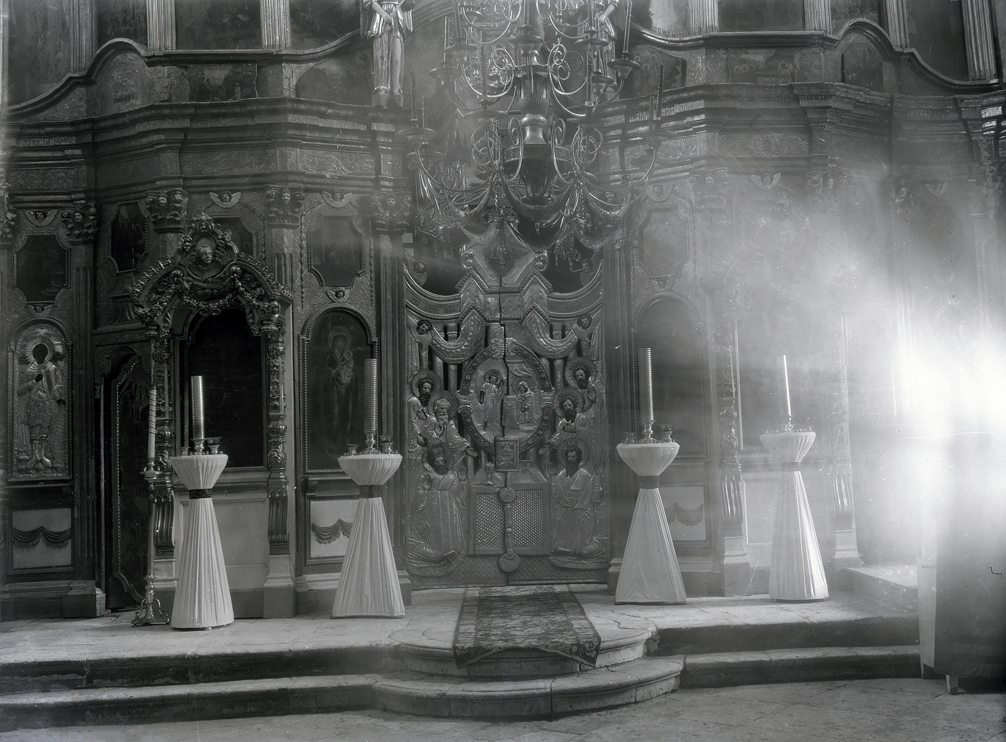 Никольская Церковь 1740 Козельск. Историческое фото. Царские врата и часть иконостаса. 