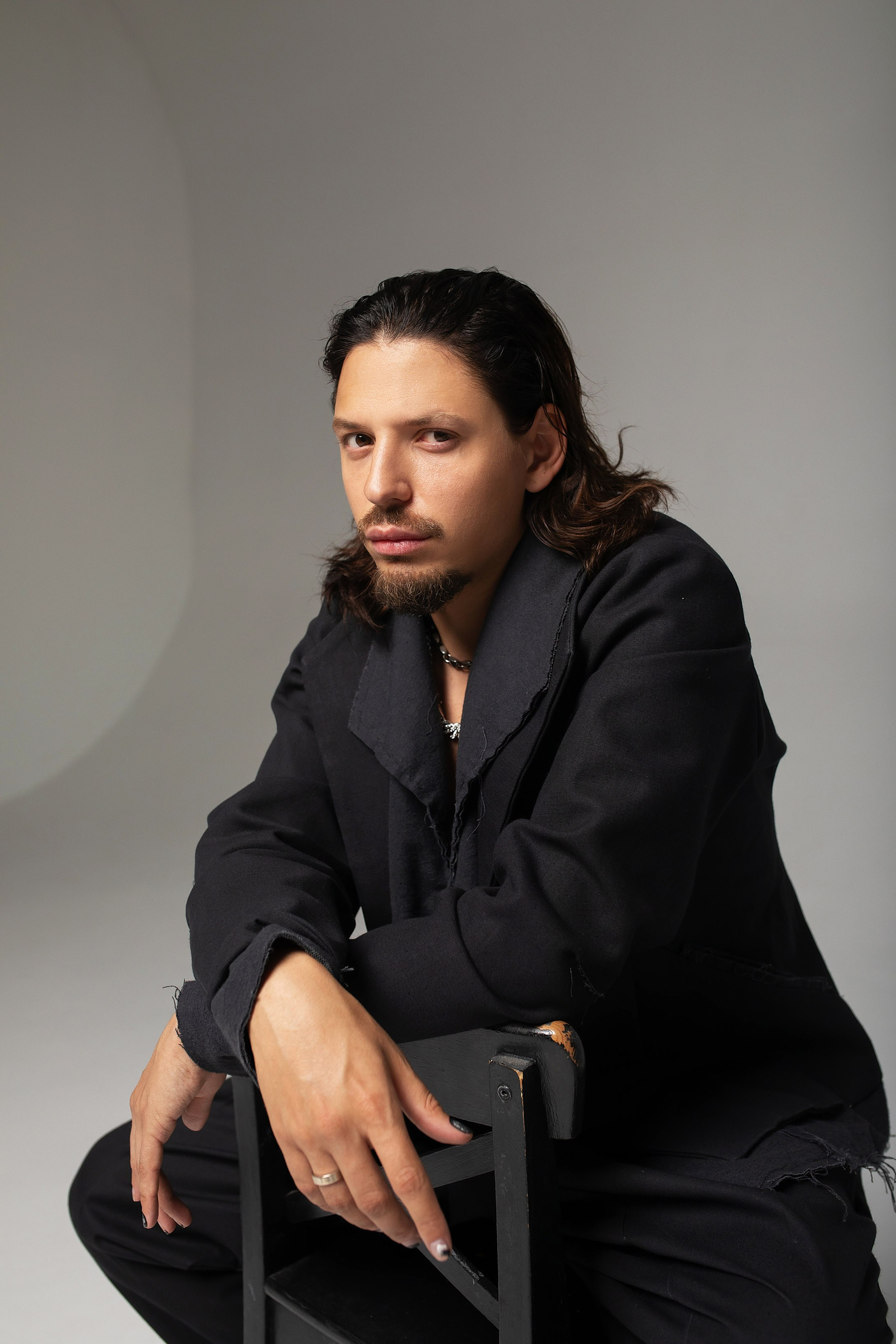 Фотосессия для мужчин в студии и на природе | Портреты для вашего бренда и рекламы