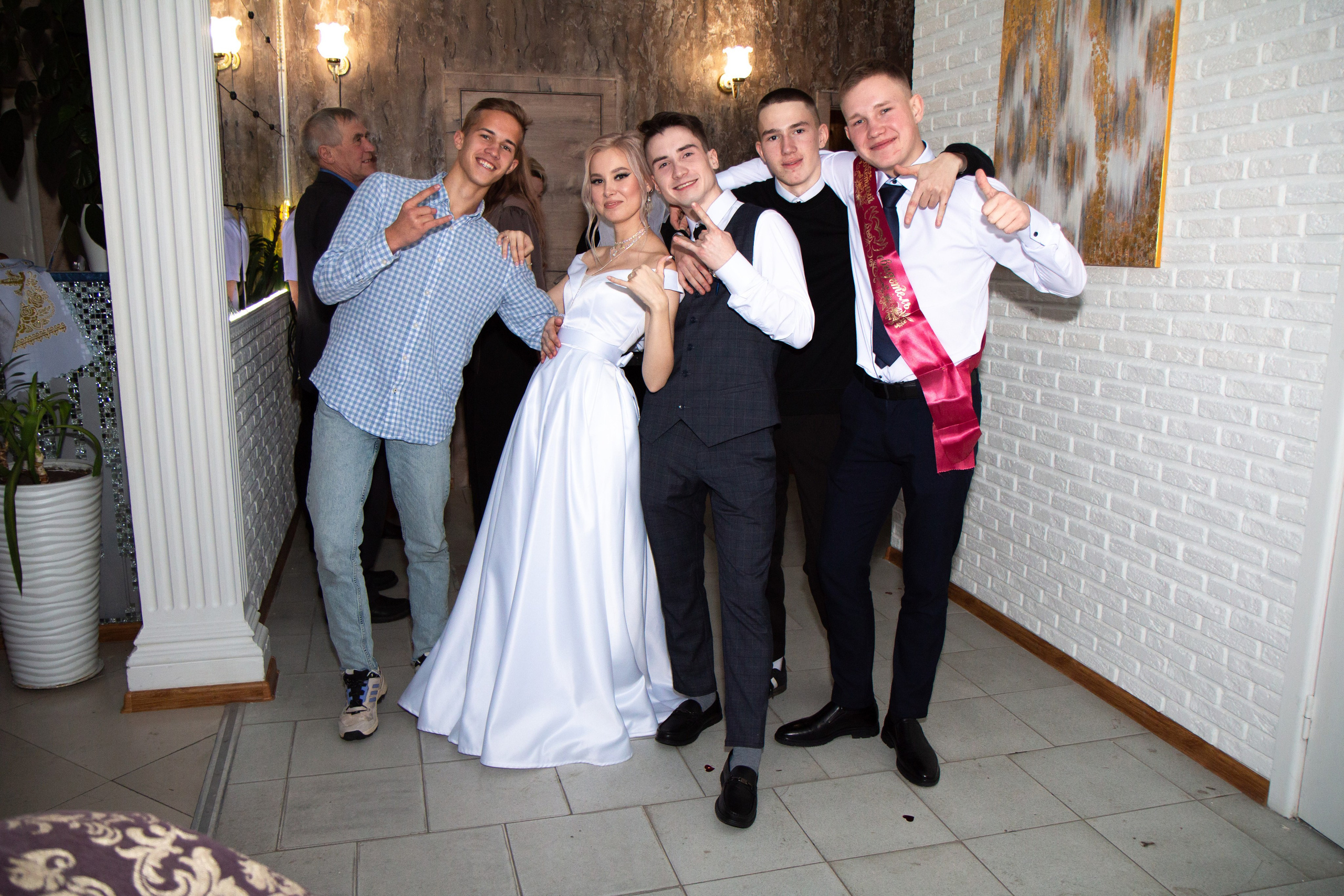 Свадебная фотосессия в Шелехове. Фотограф в Шелехове, лучшие выпускные альбомы в Шелехове