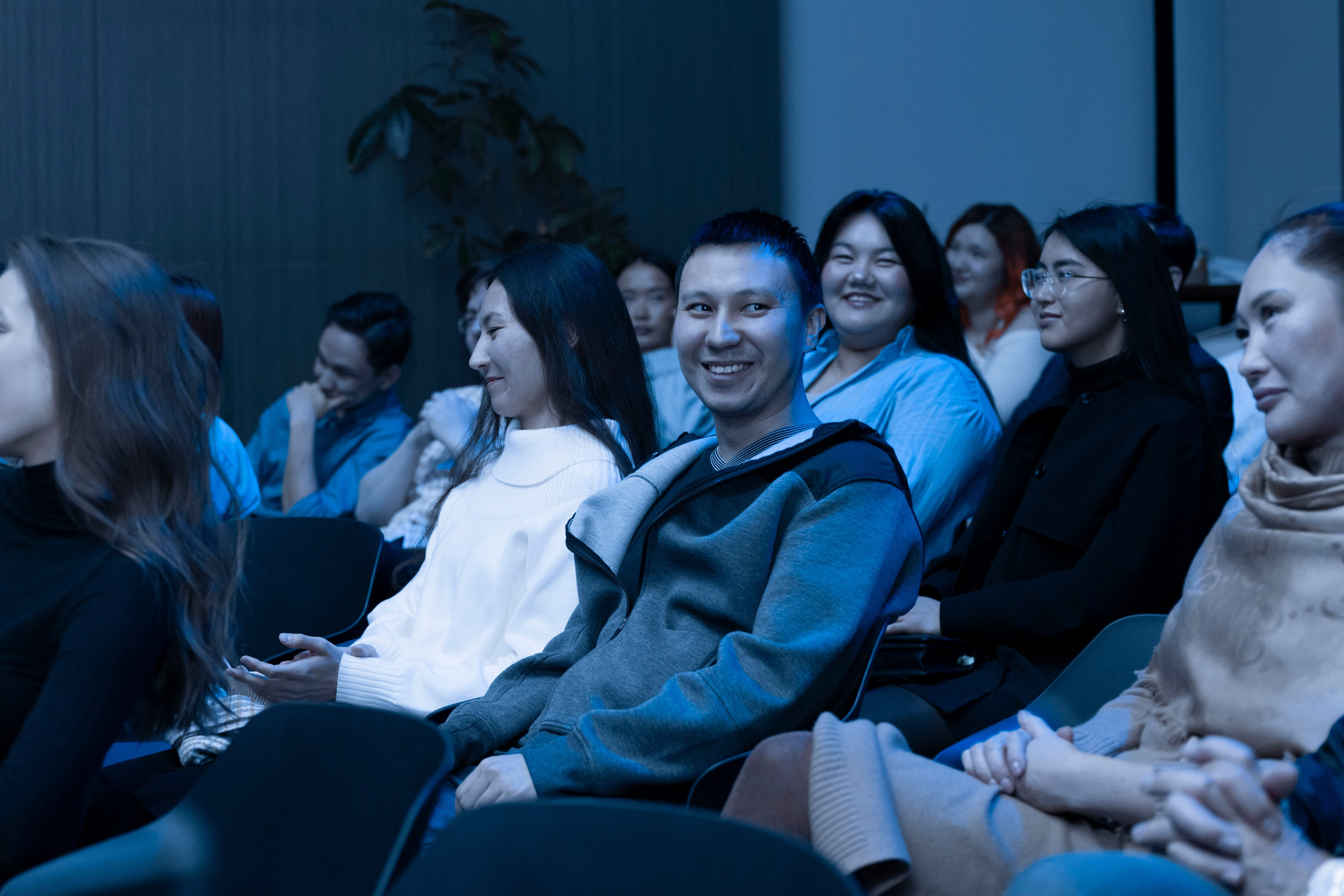 ORTA| STAND UP in ENGLISH. OSPAN ALI photographer