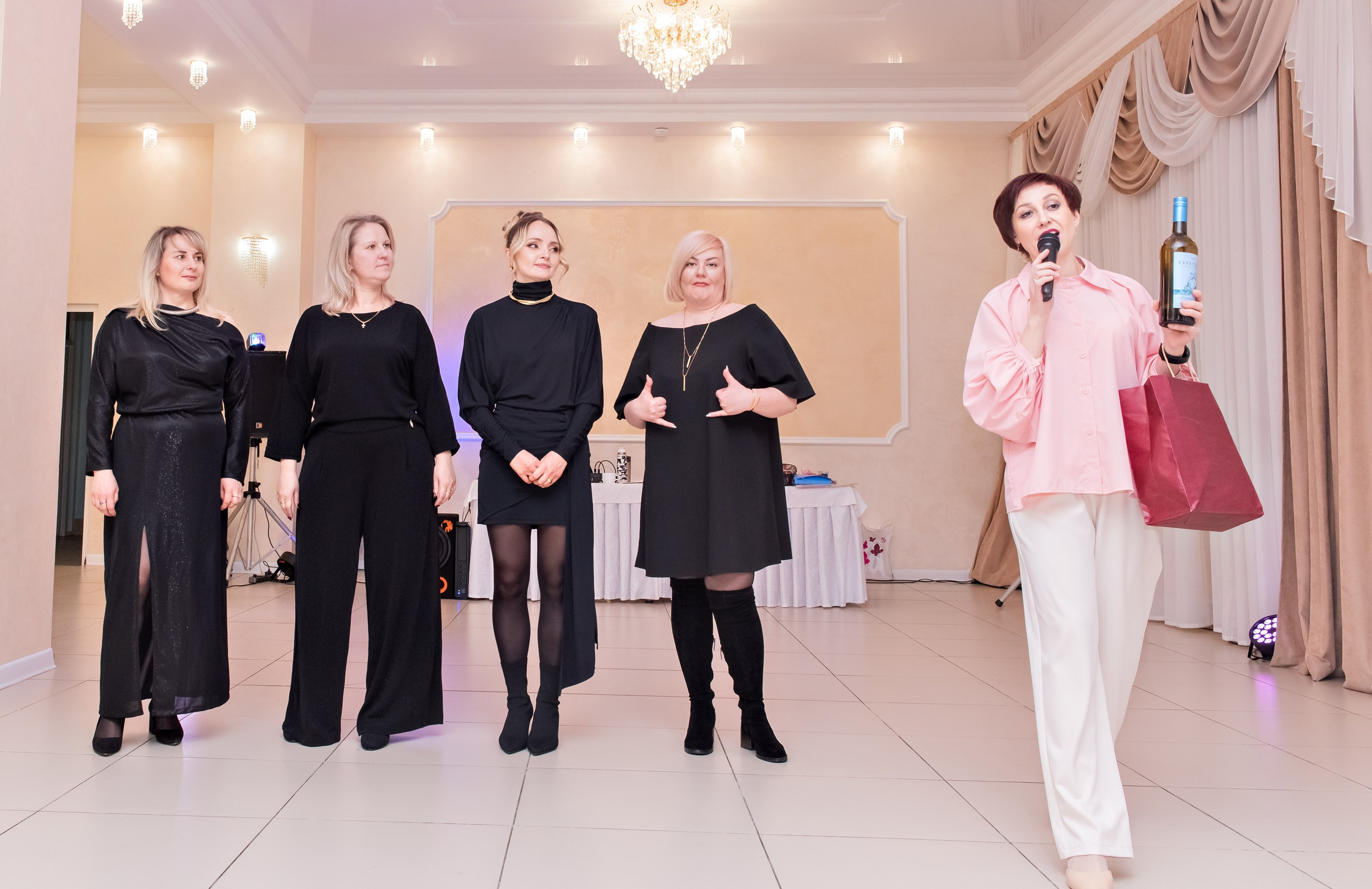 Юбилей Ирины. Ведущая — Наталья Белозерова. Банкетный зал — столовая Радио Завода. Семейный и портретный фотограф Кыштым Челябинск Марина Шигапова