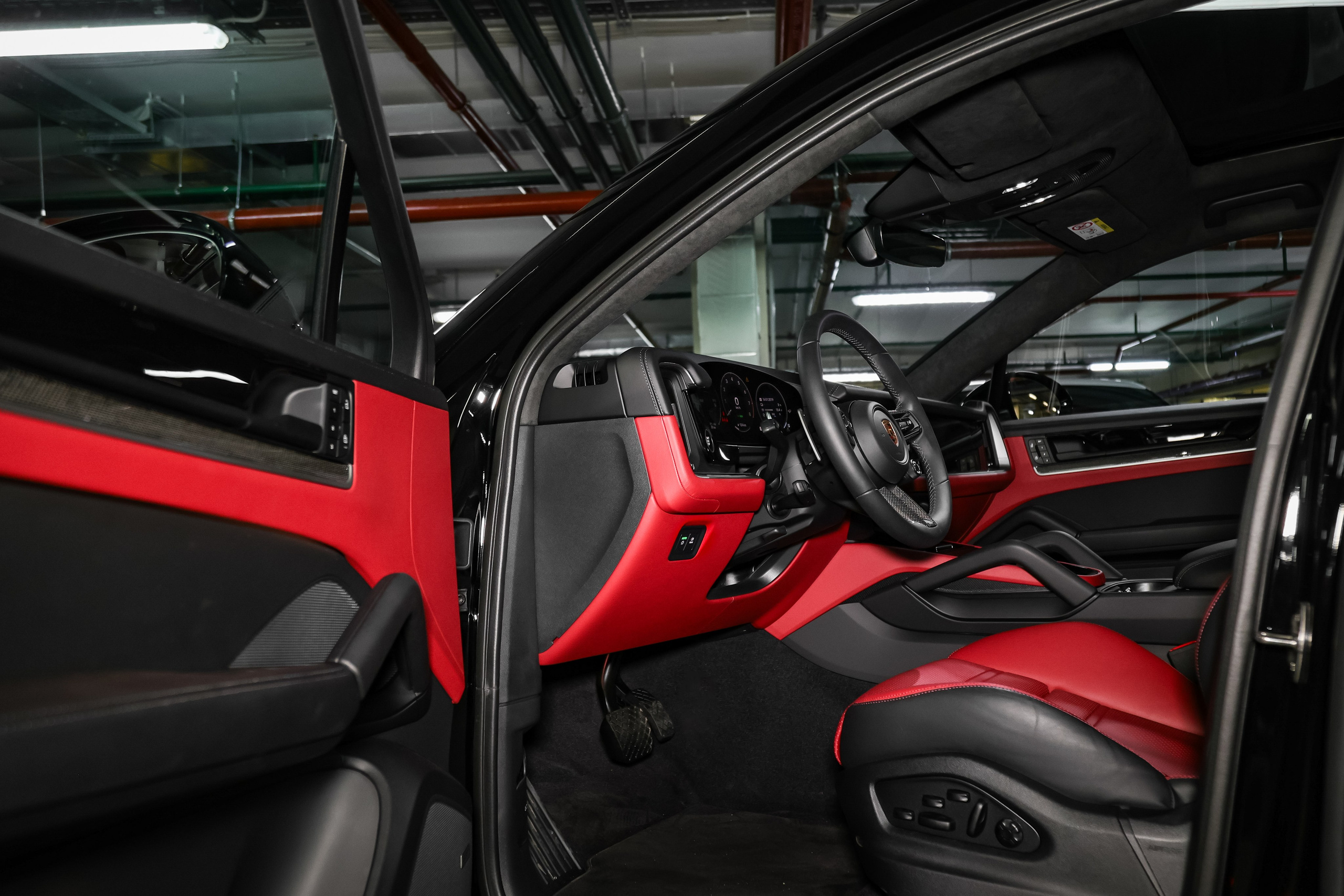 2025 PORSCHE CAYENNE COUPE E-Hybrid $185,000 NEW from EUROPE. Mixturecaptures