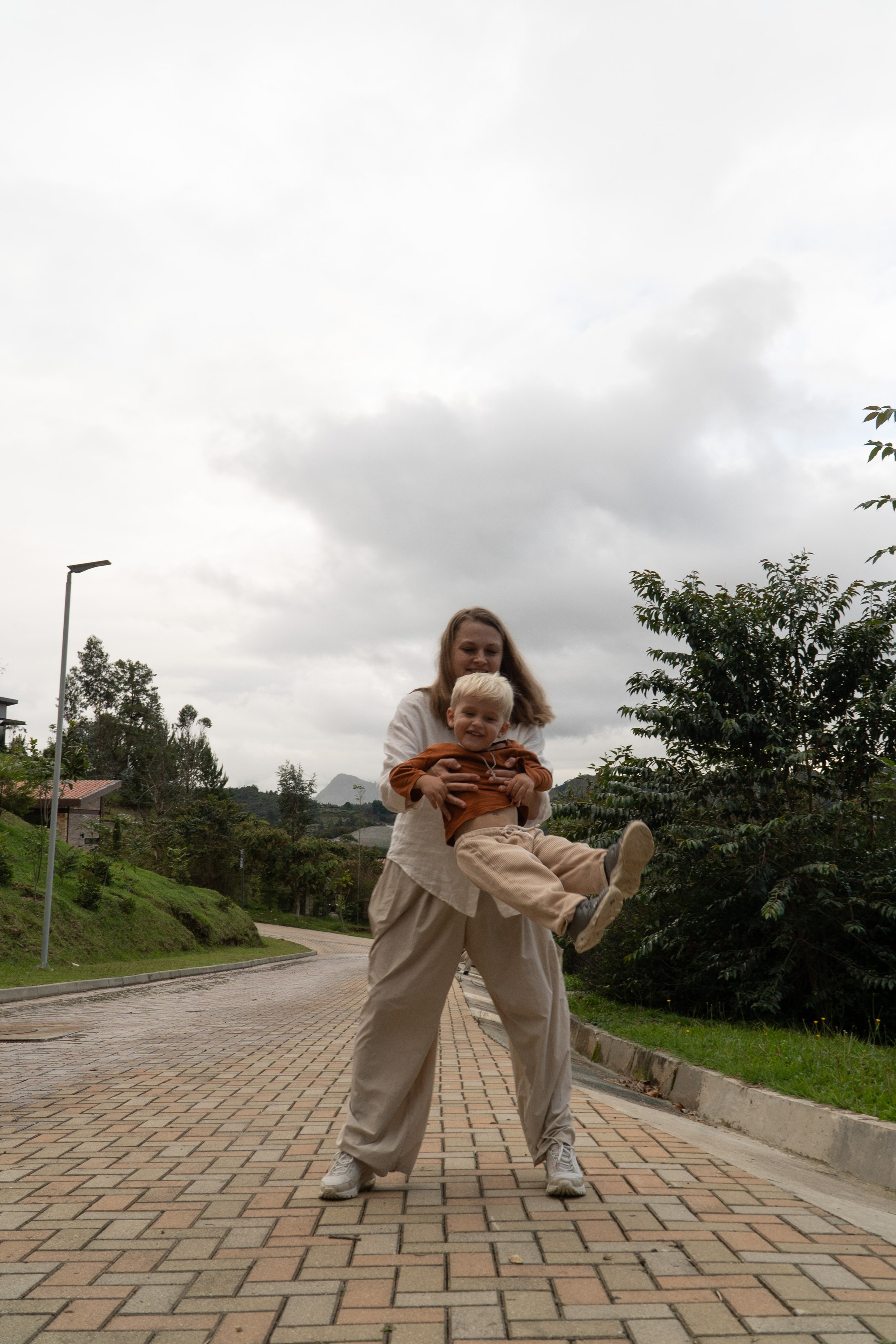 Olga and Family. Wedding Photographer in Barcelona and Medellin