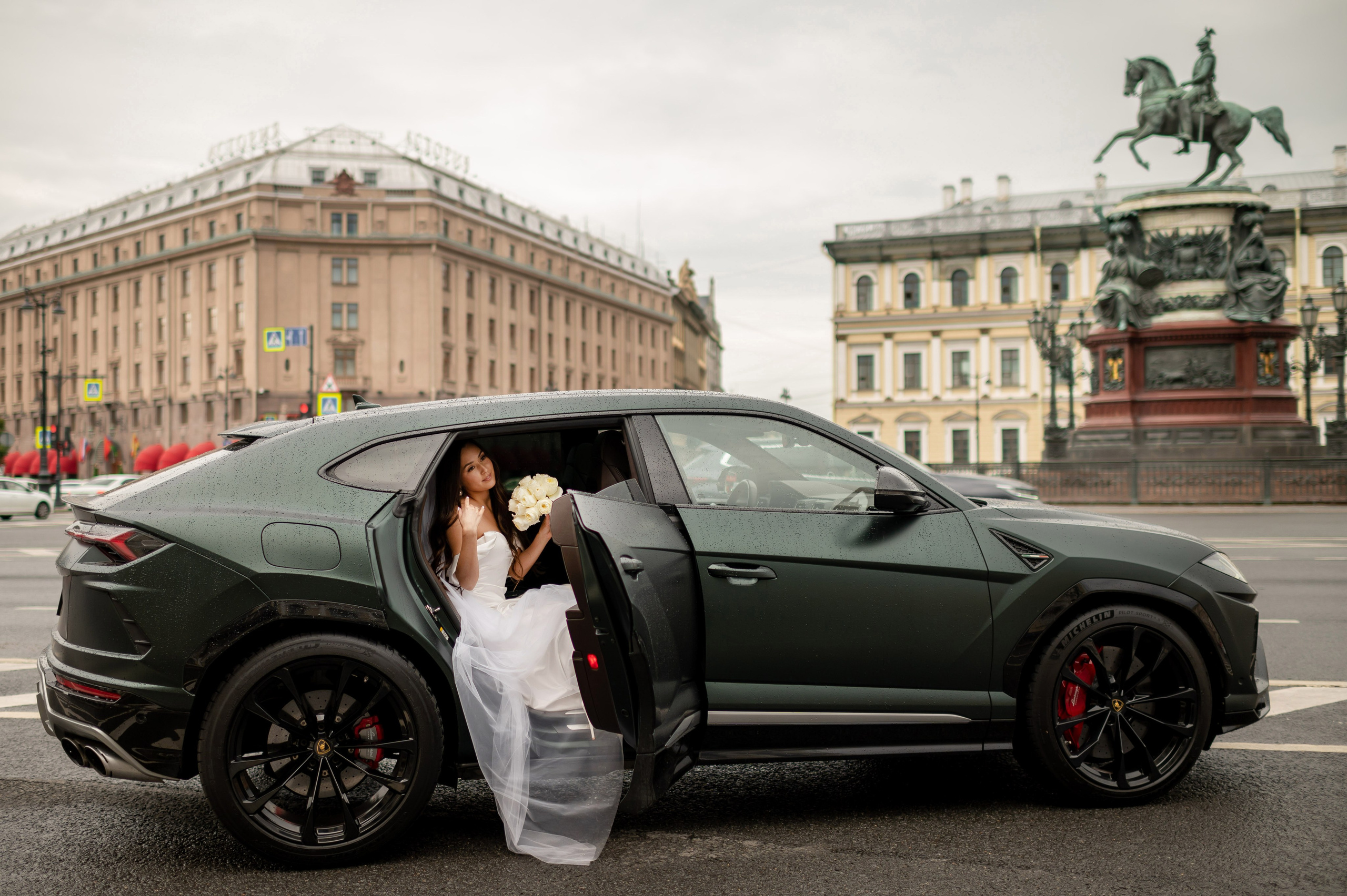 Классическая свадебная фотосессия Аины и Антона по самым красивым местам для свадебной прогулки в Санкт-Петербурге. Портретный, семейный и свадебный фотограф в Санкт-Петербурге и в Пушкине Ширяев Денис