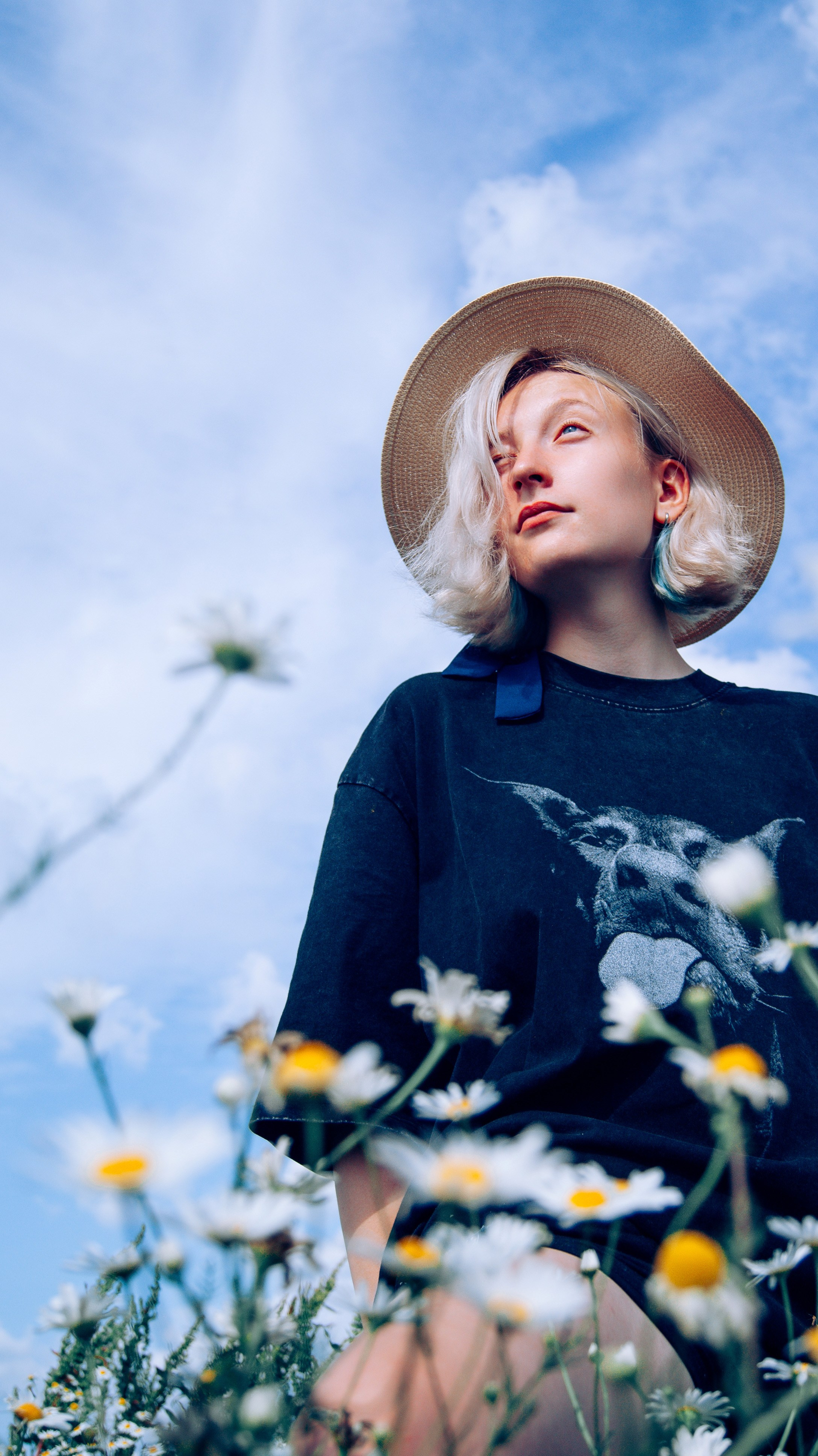 блондинка в шляпке