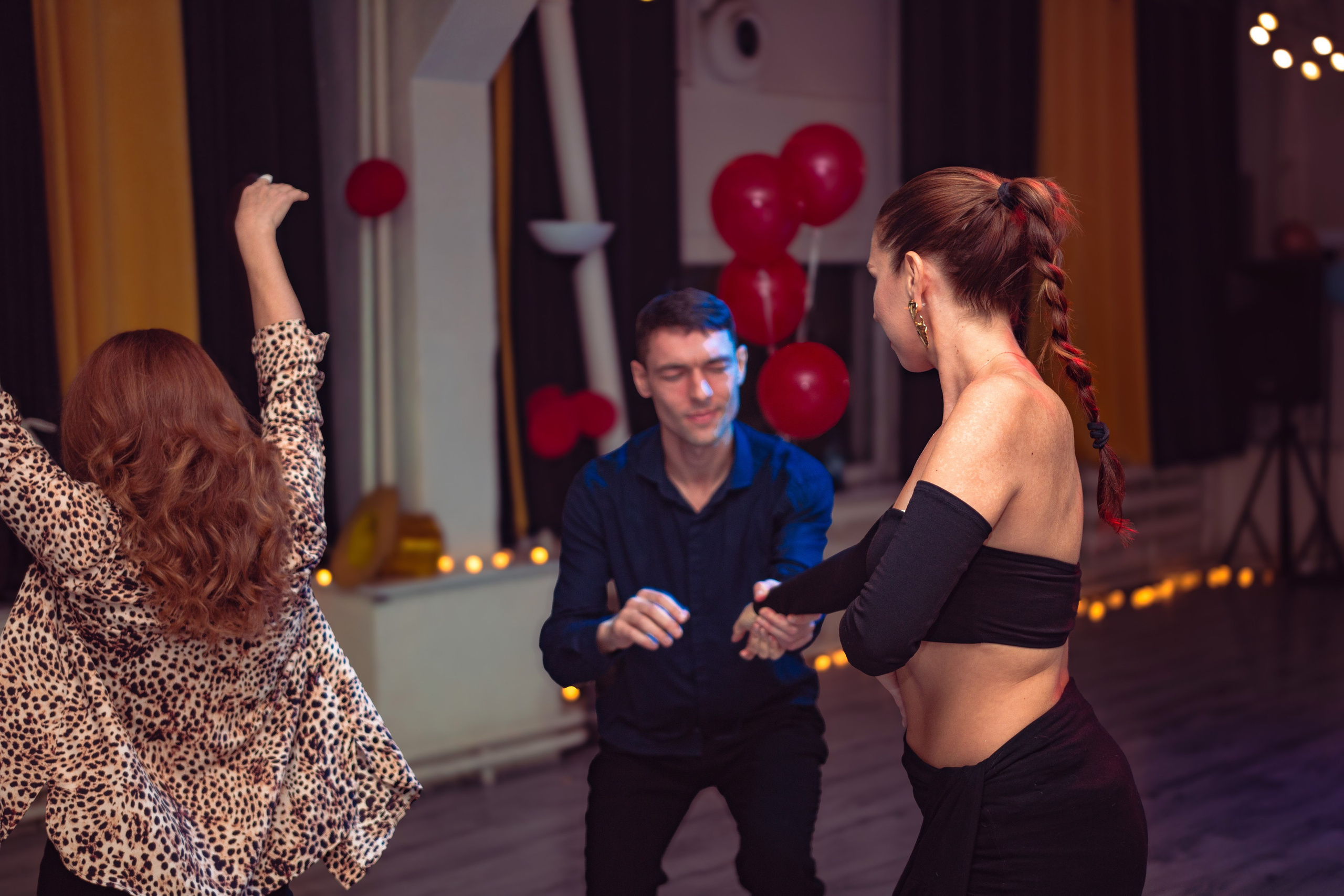 Dance cafe вечеринка
