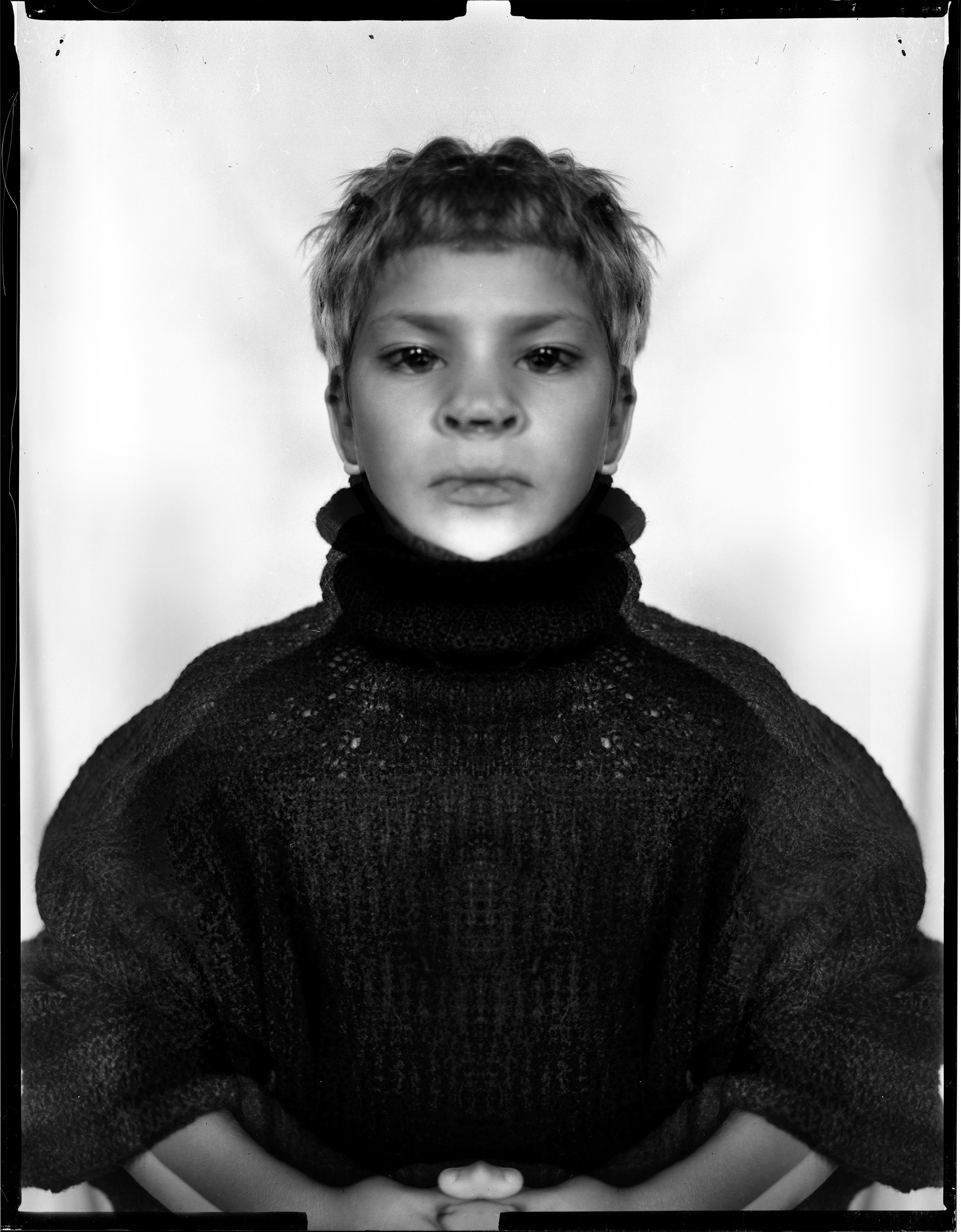 Концептуальная фотография, широкий формат на листовую плёнку Ilford Delta 100, формата 9×12 см. Мультиэкспозиция в момент печати не съемки. Портретный и художественный фотограф в Москве Пётр Корень